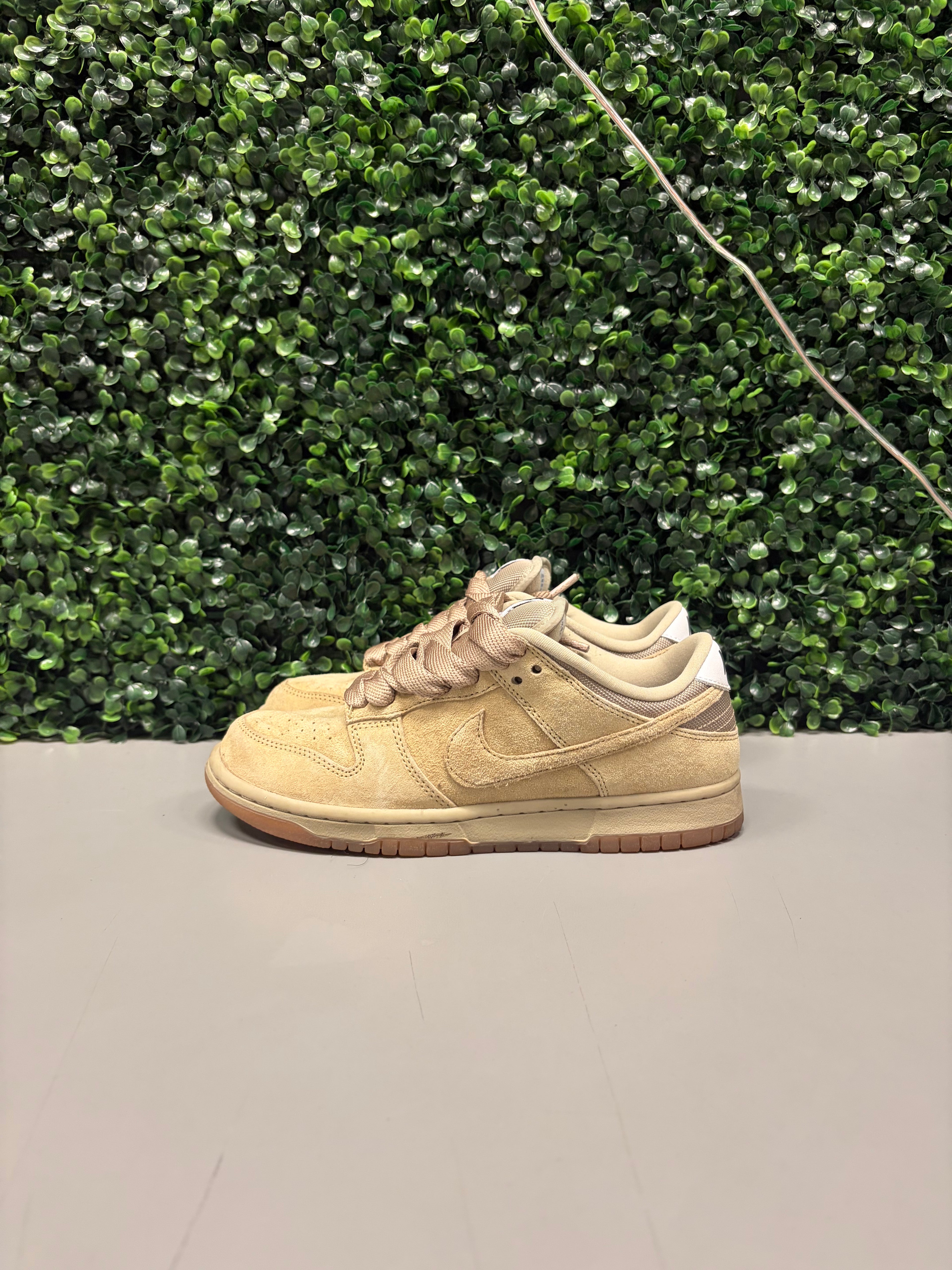 Nike SB Dunk Low Pro B "Parachute Beige" Size 6.5 Preowned (No Box)