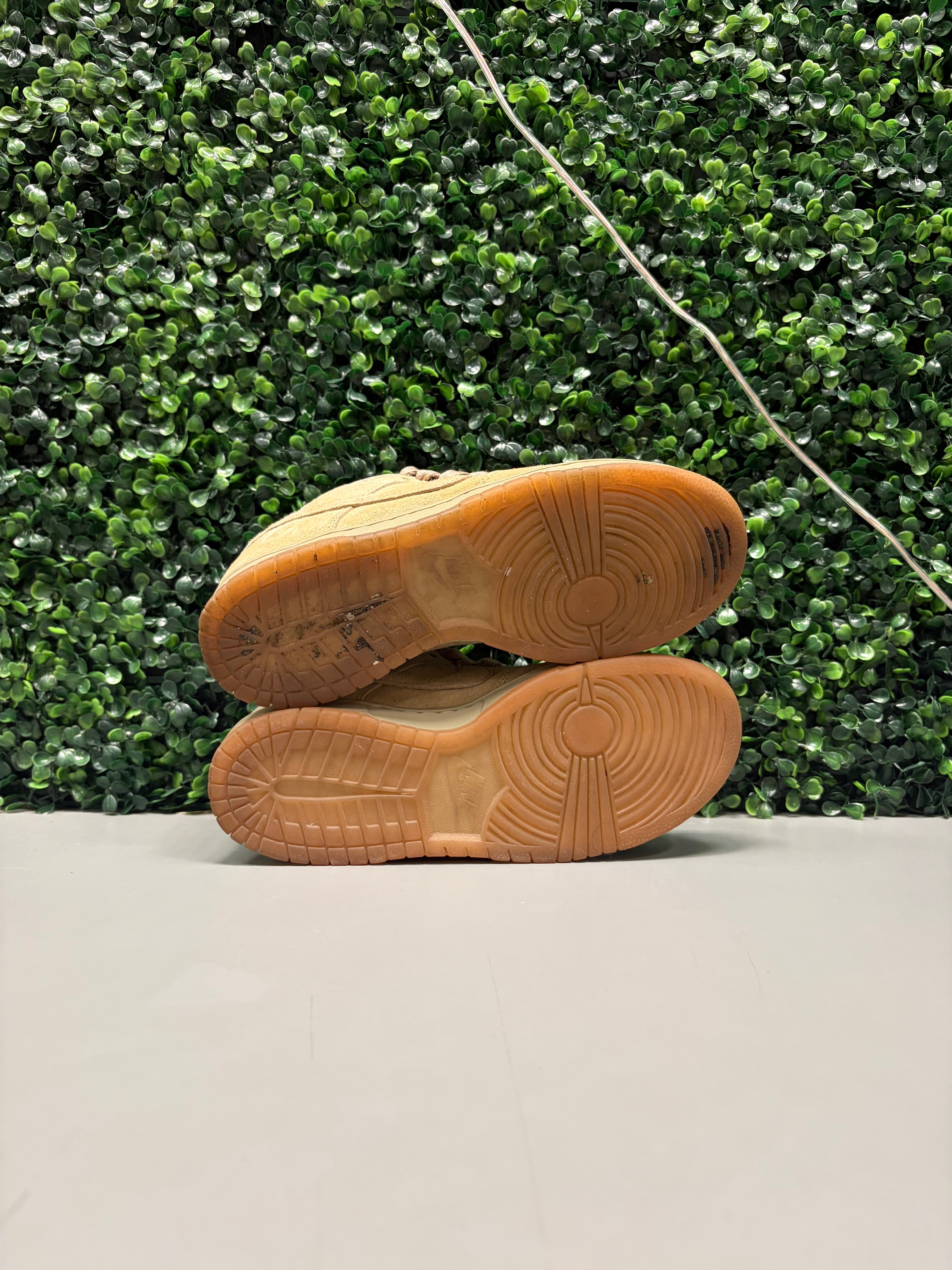 Nike SB Dunk Low Pro B "Parachute Beige" Size 6.5 Preowned (No Box)