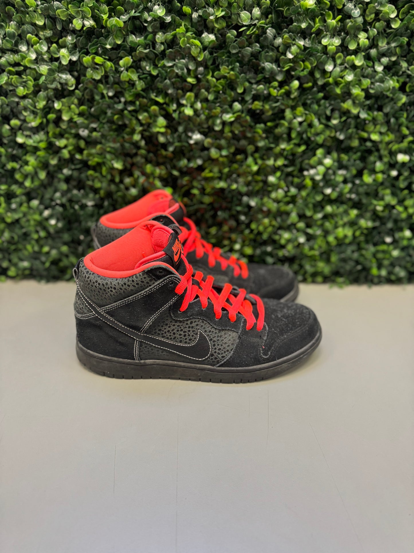Nike SB Dunk High "Black Safari Atomic Red" Size 10.5 Preowned