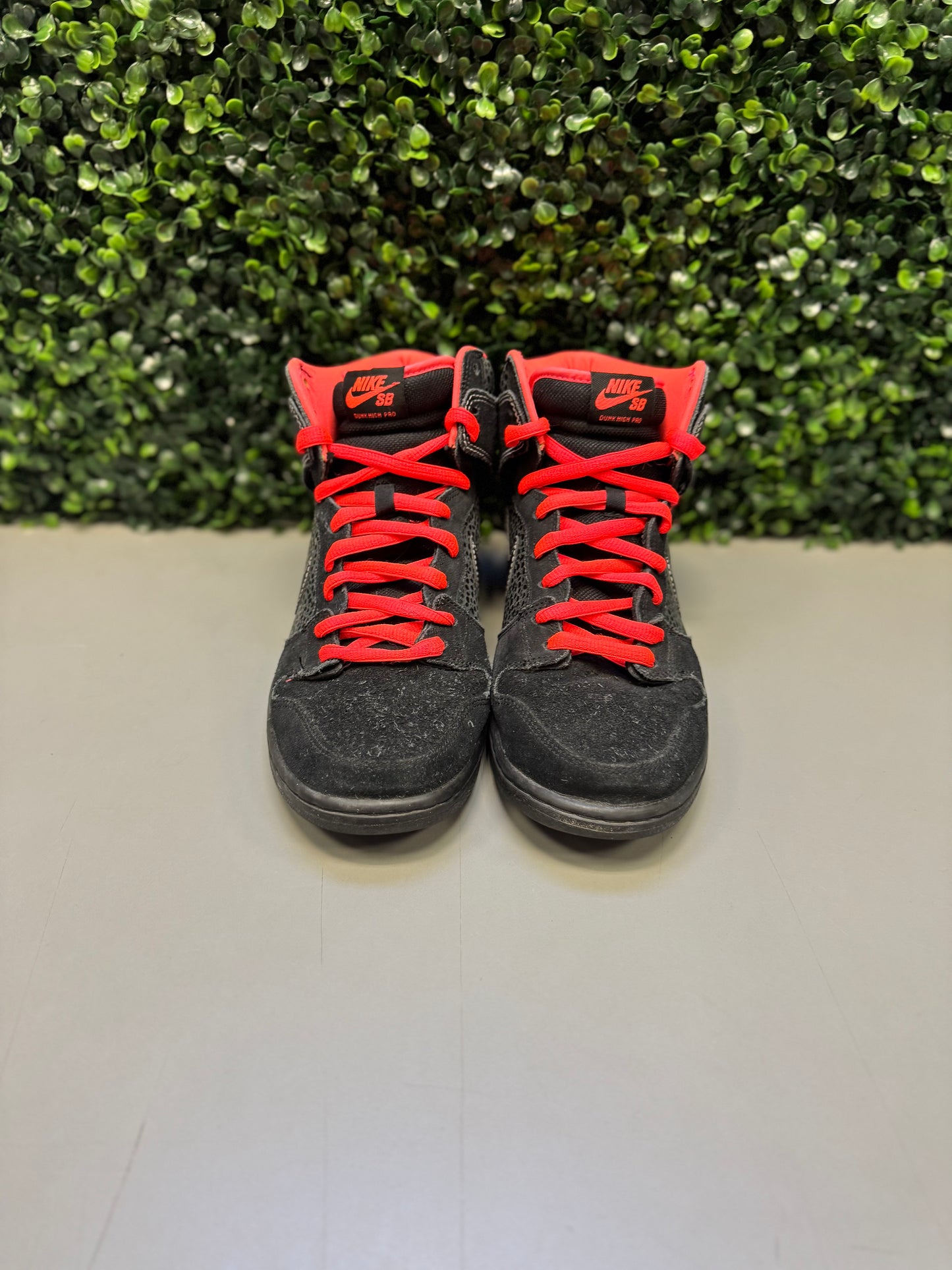 Nike SB Dunk High "Black Safari Atomic Red" Size 10.5 Preowned