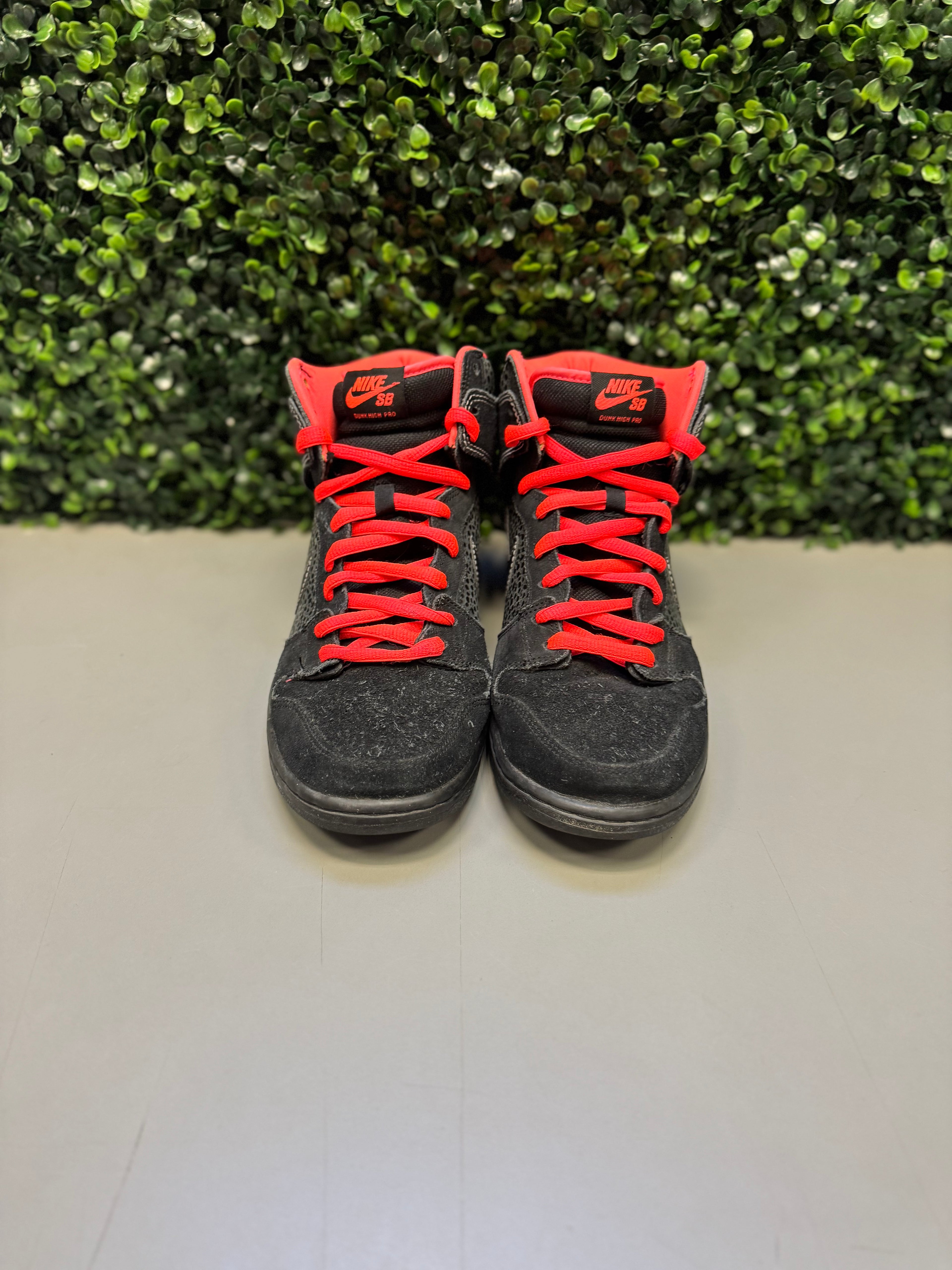 Nike SB Dunk High "Black Safari Atomic Red" Size 10.5 Preowned