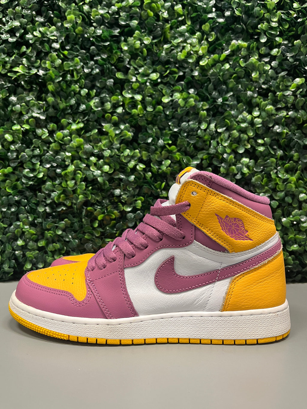 Jordan 1 High "BrotherHood" Size 7Y / 8.5 Preowned 1/2