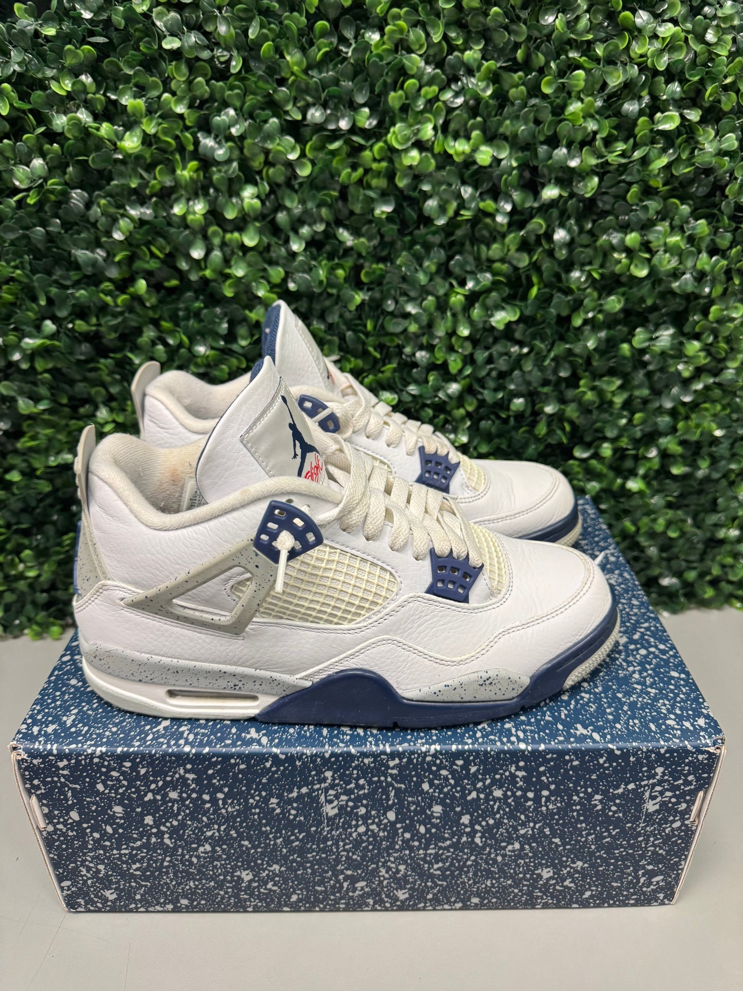 Jordan 4 Midnight Navy Size 8.5 Preowned