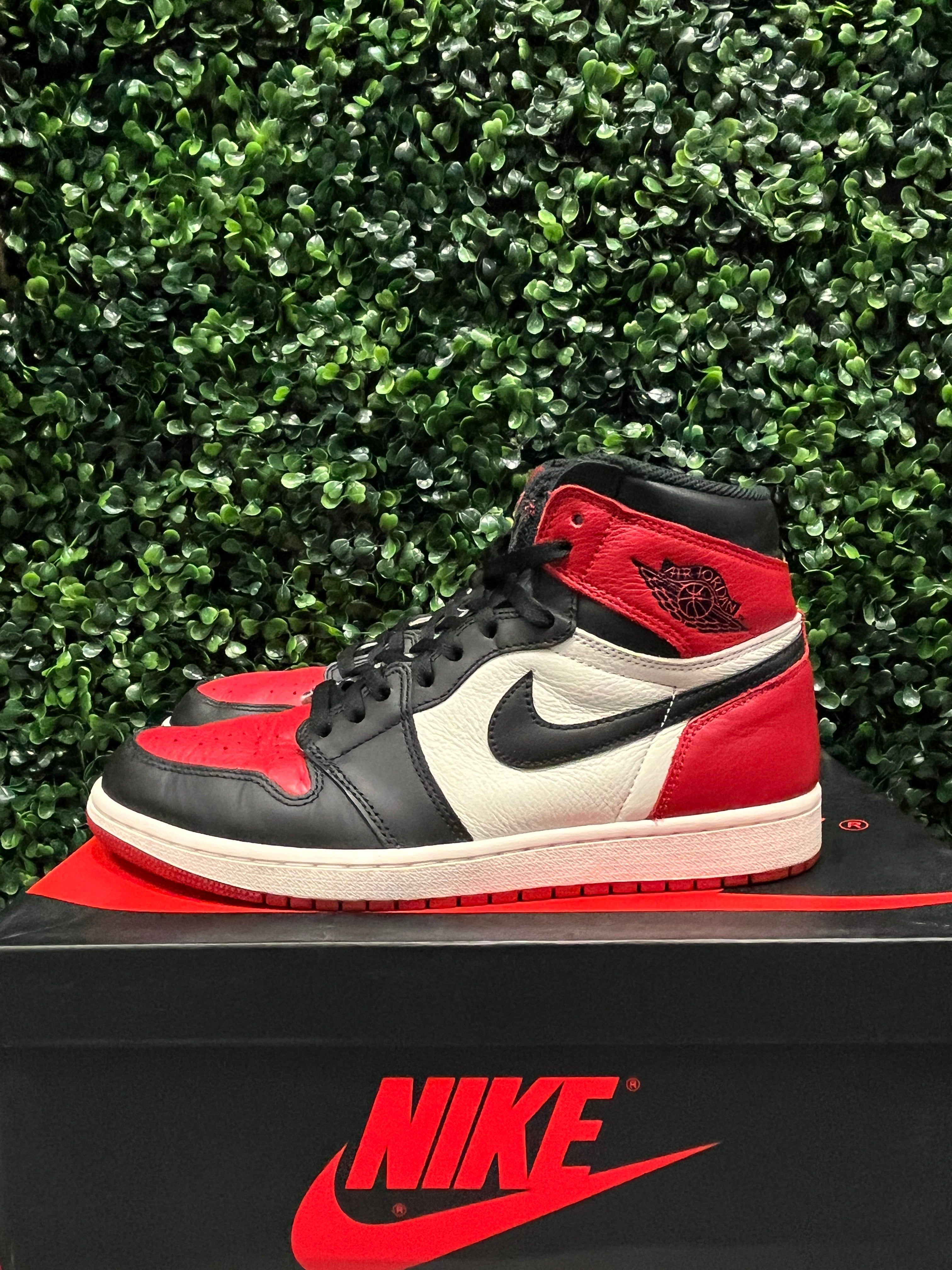 Jordan 1 High "Bred Toe" Size 10 Preowned