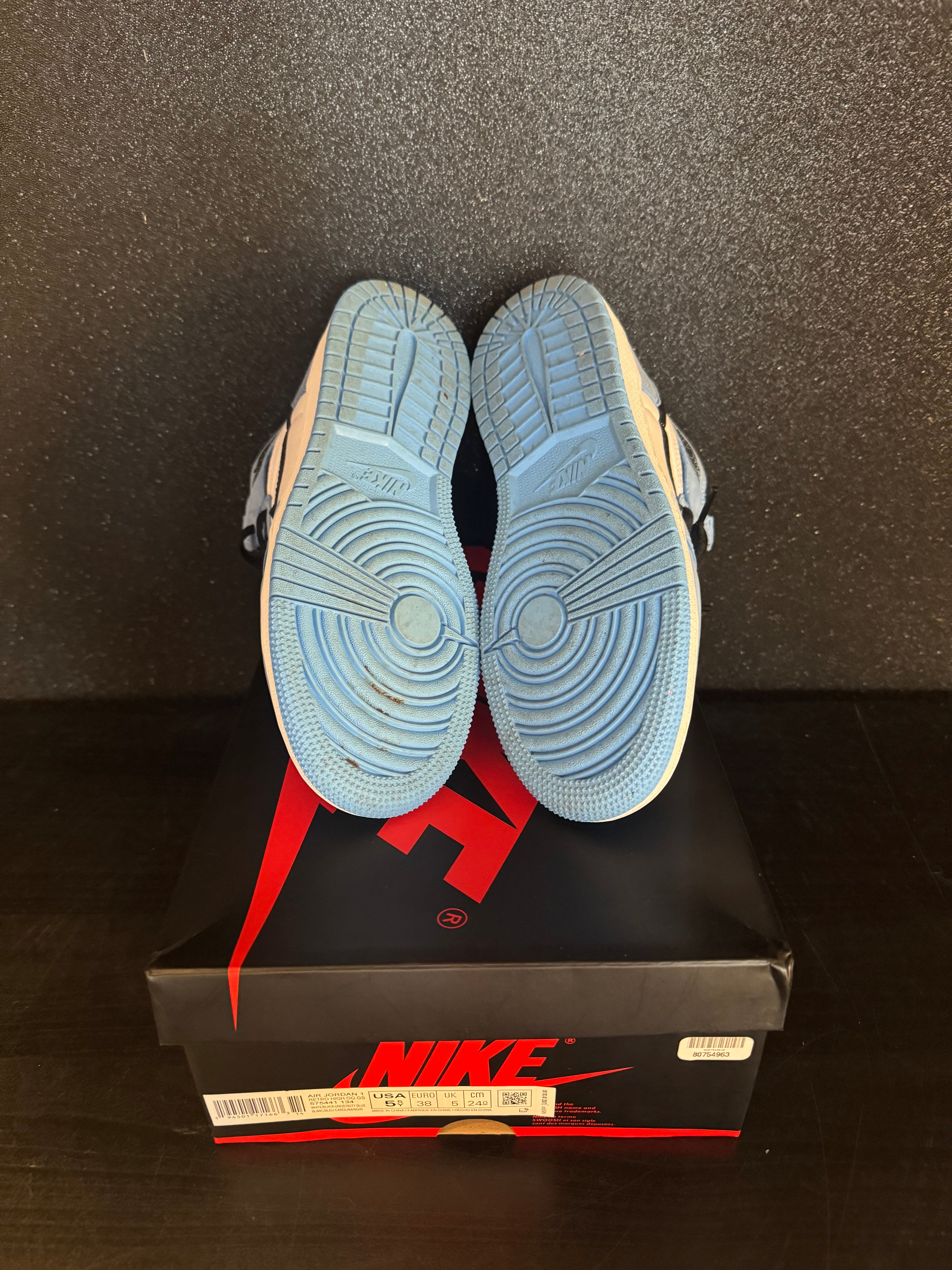 Jordan 1 Retro High 'University Blue' Size 5.5 Preowned with box