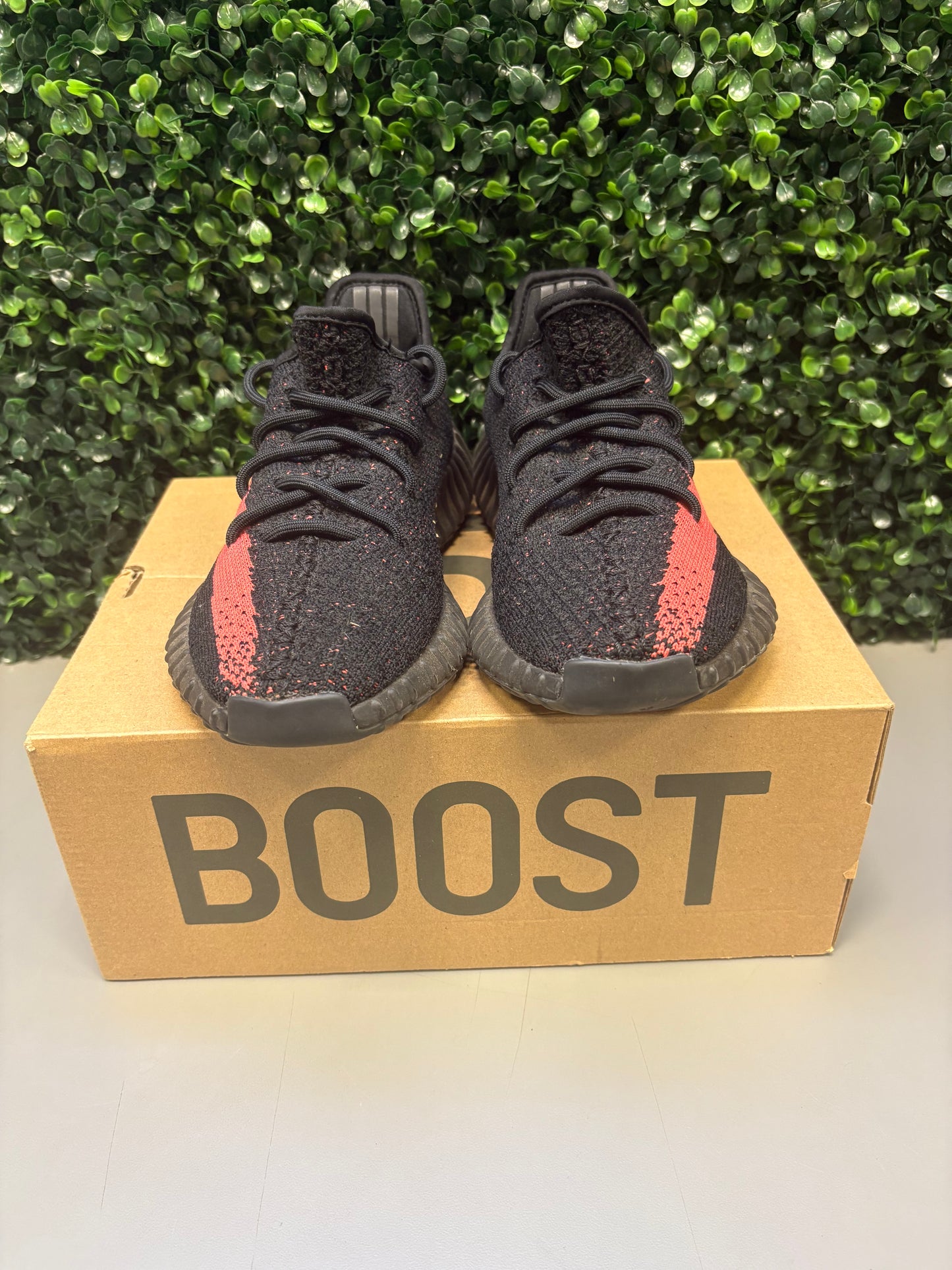 Yeezy 350 "Core Red" Size 4M / 5.5W Preowned