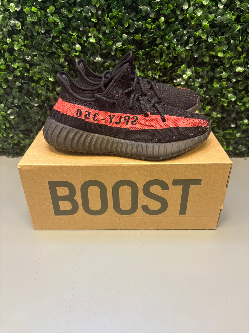 Yeezy 350 "Core Red" Size 4M / 5.5W Preowned
