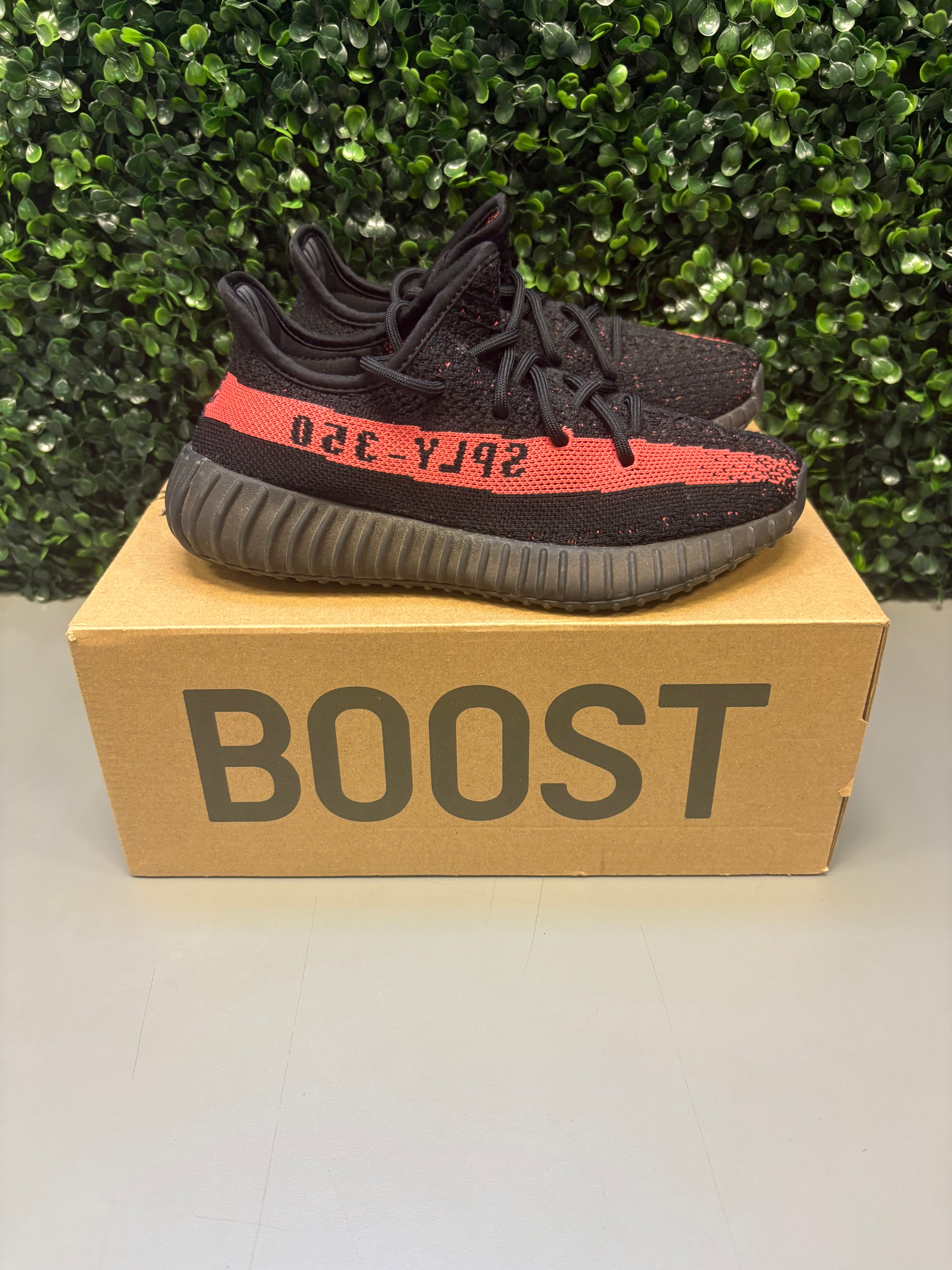 Yeezy 350 "Core Red" Size 4M / 5.5W Preowned