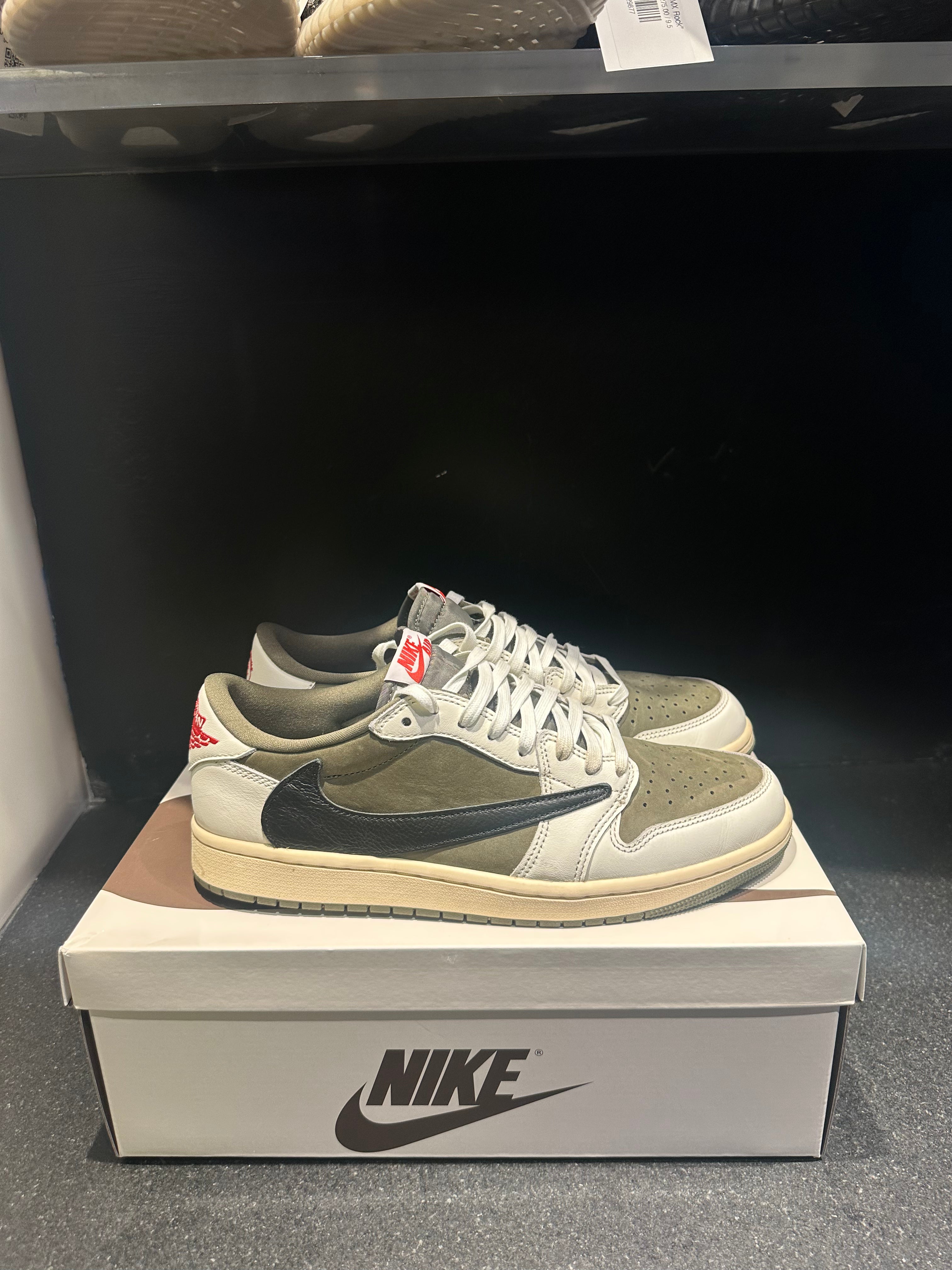 Jordan 1 x Travis Scott "Medium Olive" sz 10 preowned