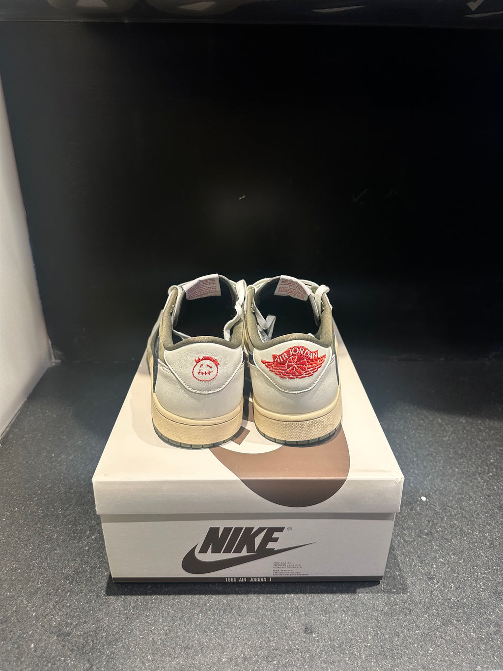 Jordan 1 x Travis Scott "Medium Olive" sz 10 preowned