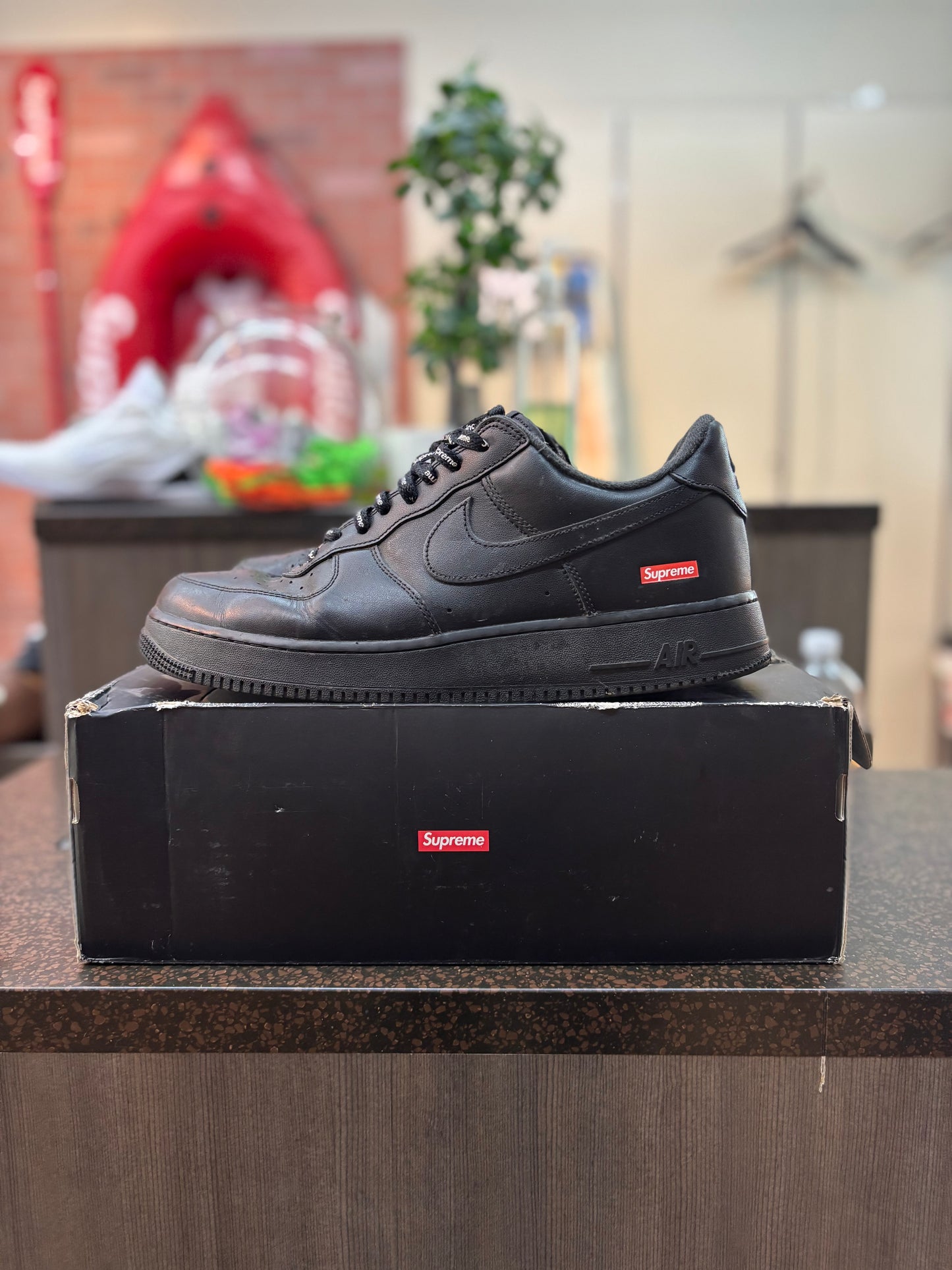 Nike Air Force 1 x Supreme "Black" Size 11.5 Pre Owned