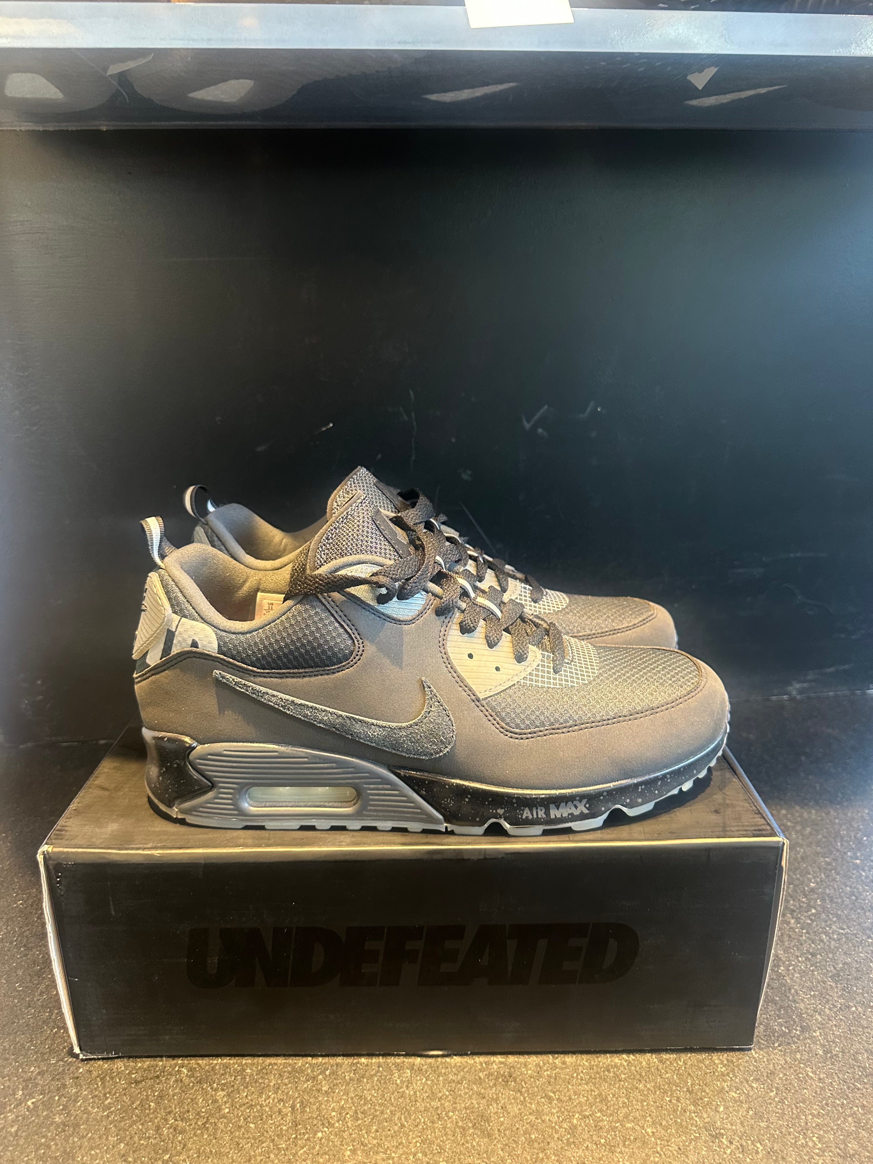 Nike Air Max 90 "Undefeated Black" sz 11 preowned