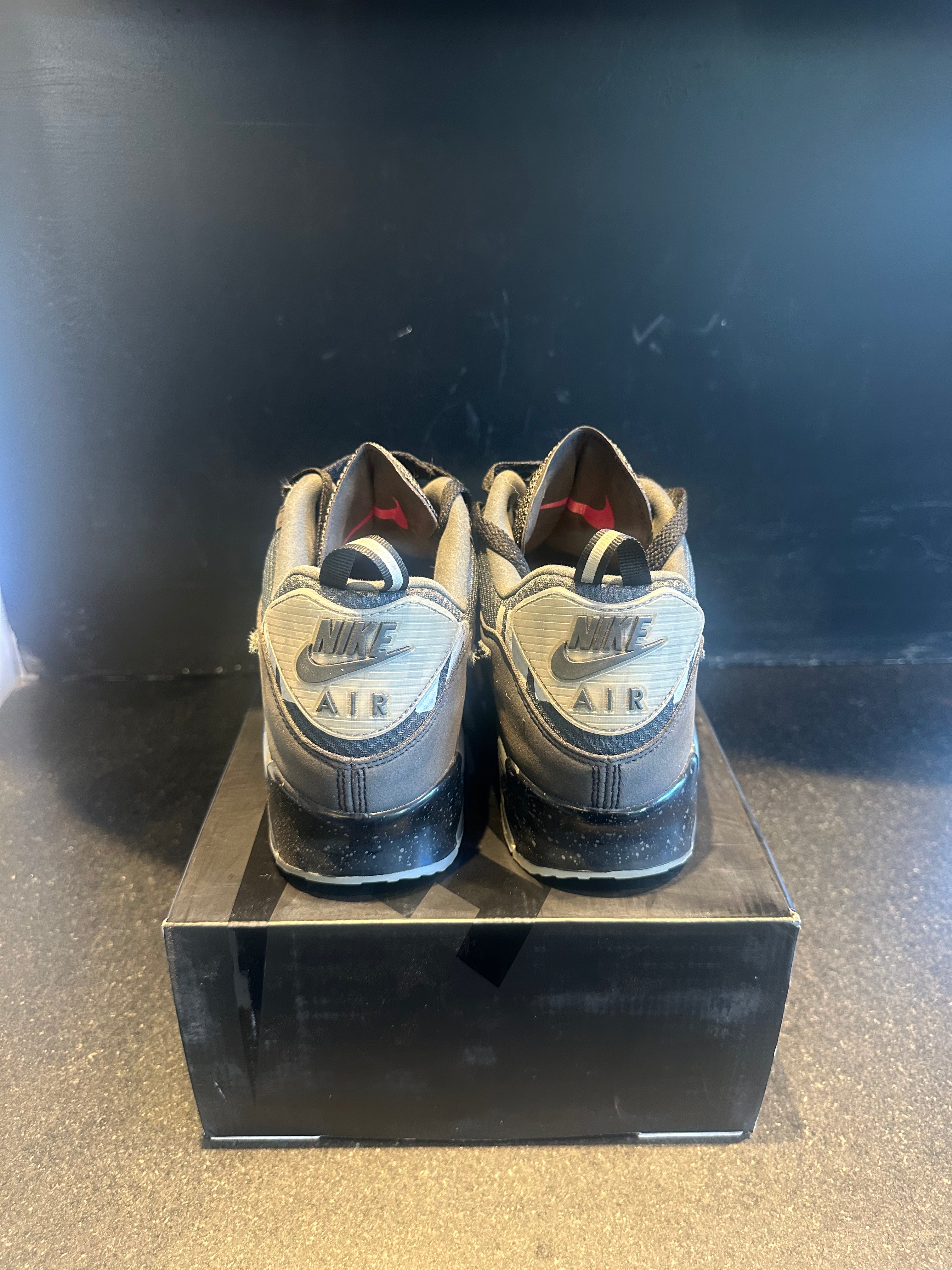 Nike Air Max 90 "Undefeated Black" sz 11 preowned