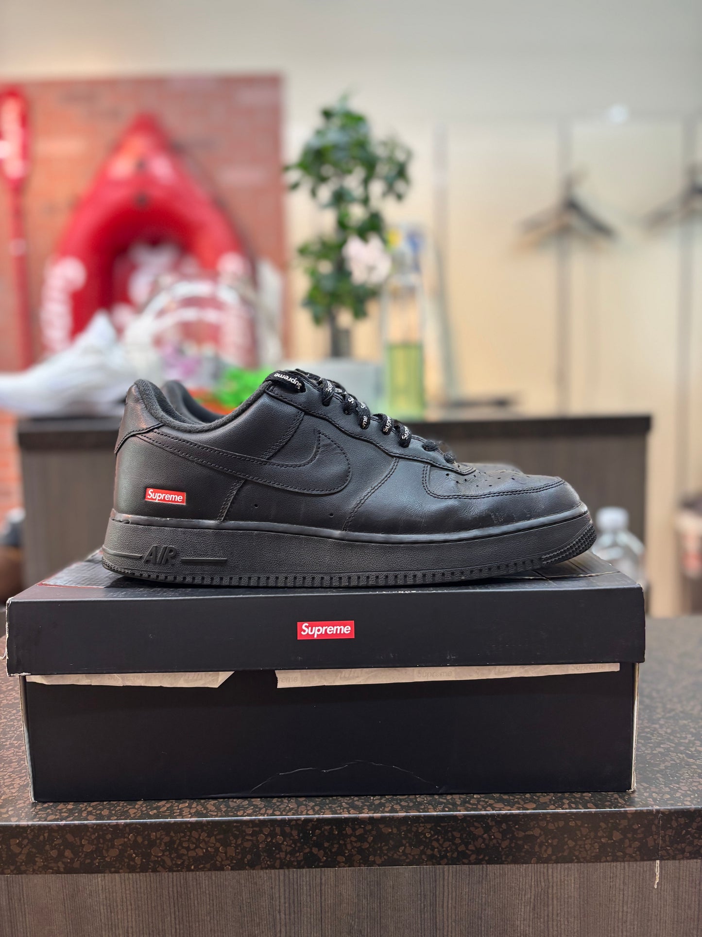 Nike Air Force 1 x Supreme "Black" Size 11.5 Pre Owned