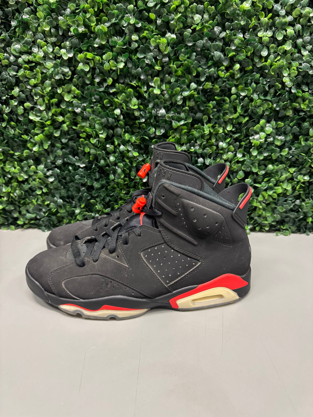 Jordan 6 Retro "Black Infrared" Size 11 Preowned