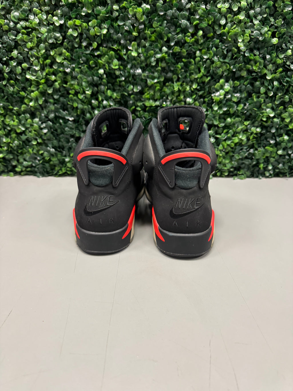 Jordan 6 Retro "Black Infrared" Size 11 Preowned