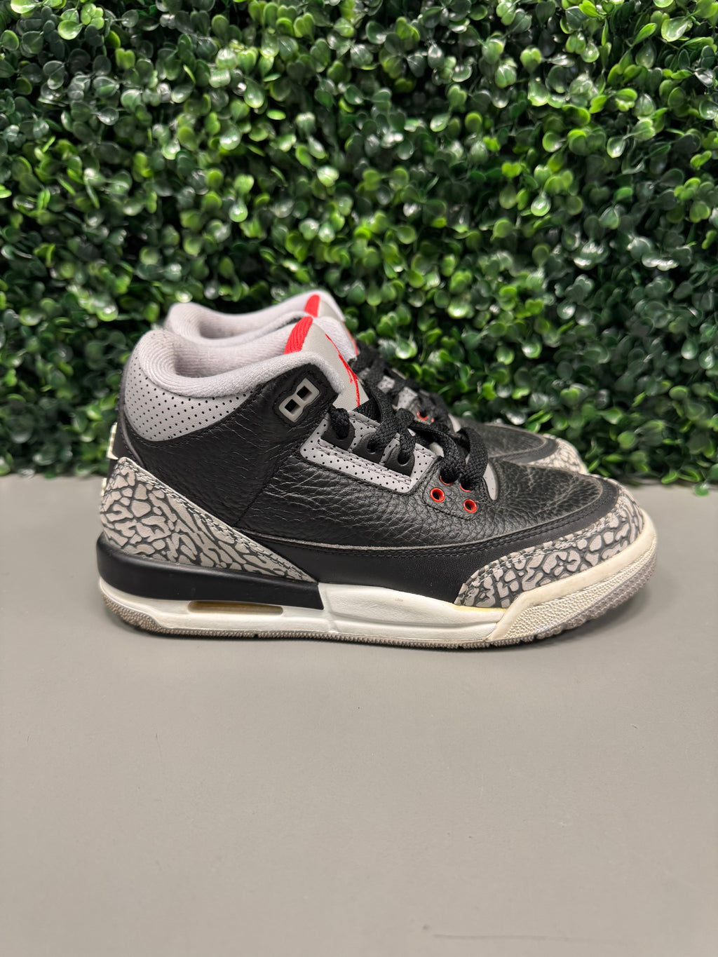 Jordan 3 "Black Cement" Size 4 Preowned