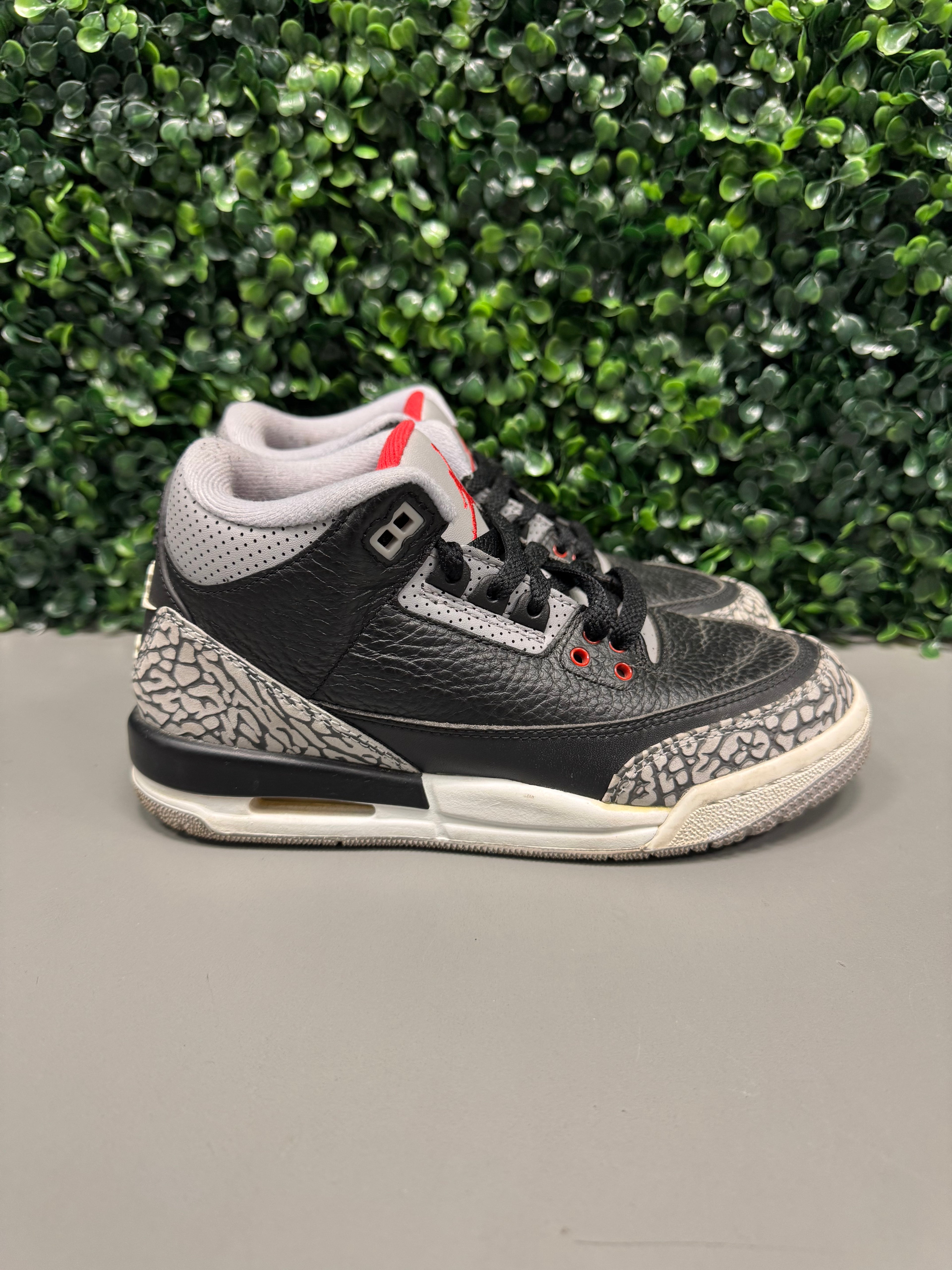 Jordan 3 "Black Cement" Size 4 Preowned