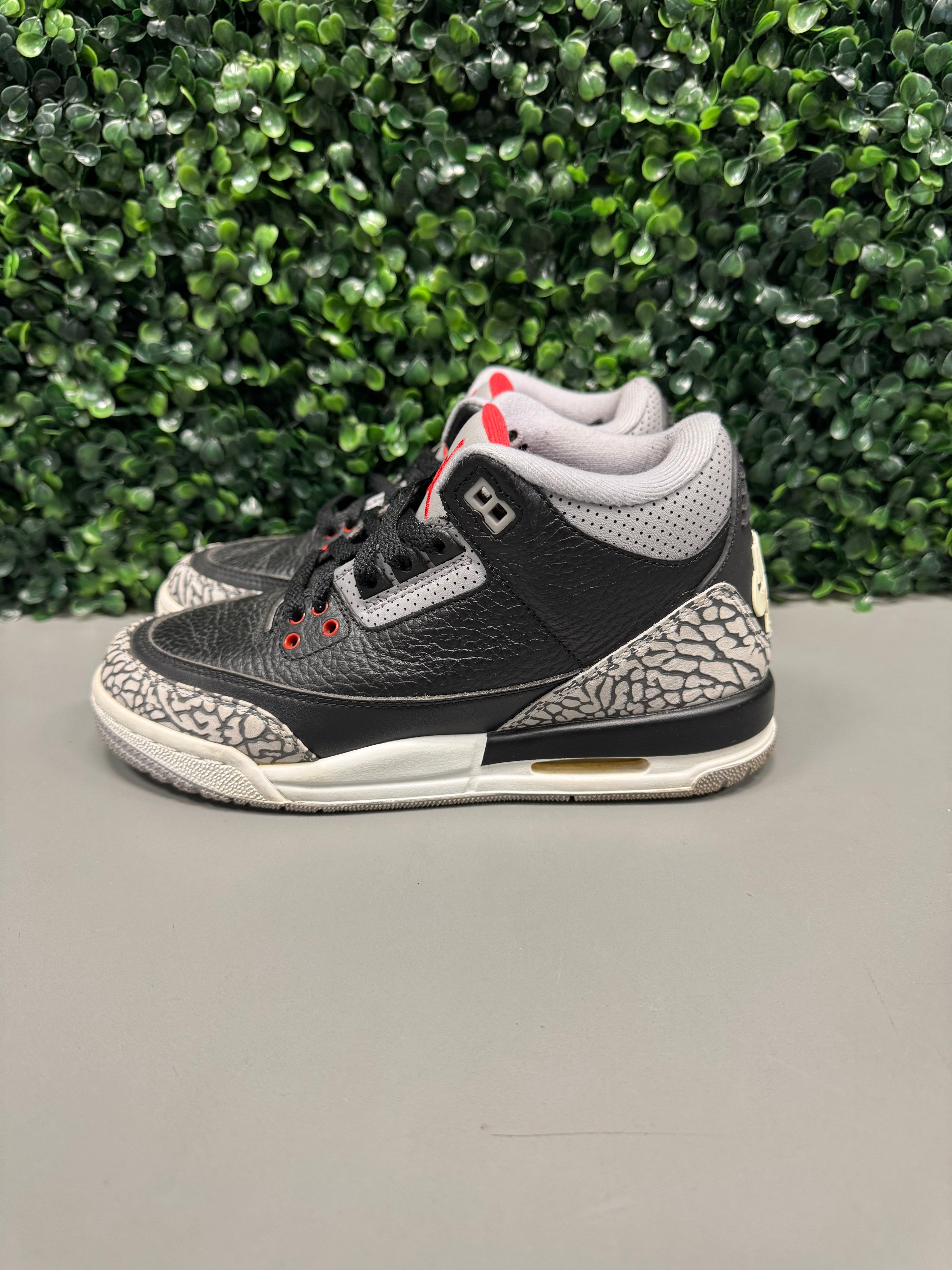 Jordan 3 "Black Cement" Size 4 Preowned