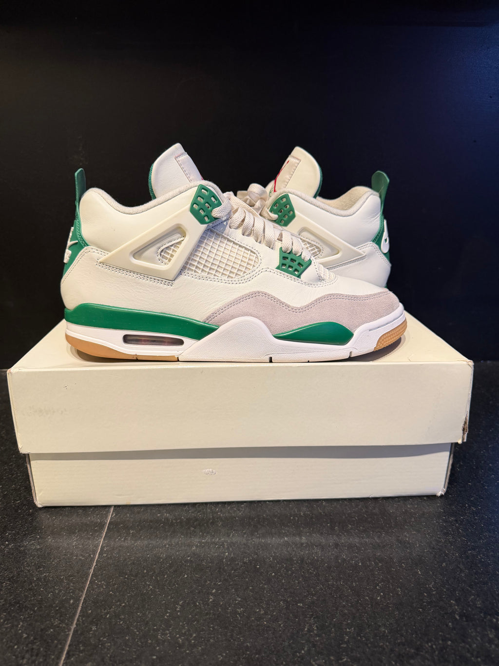 Jordan 4 SB "Pine Green" Size 11 Preowned with box