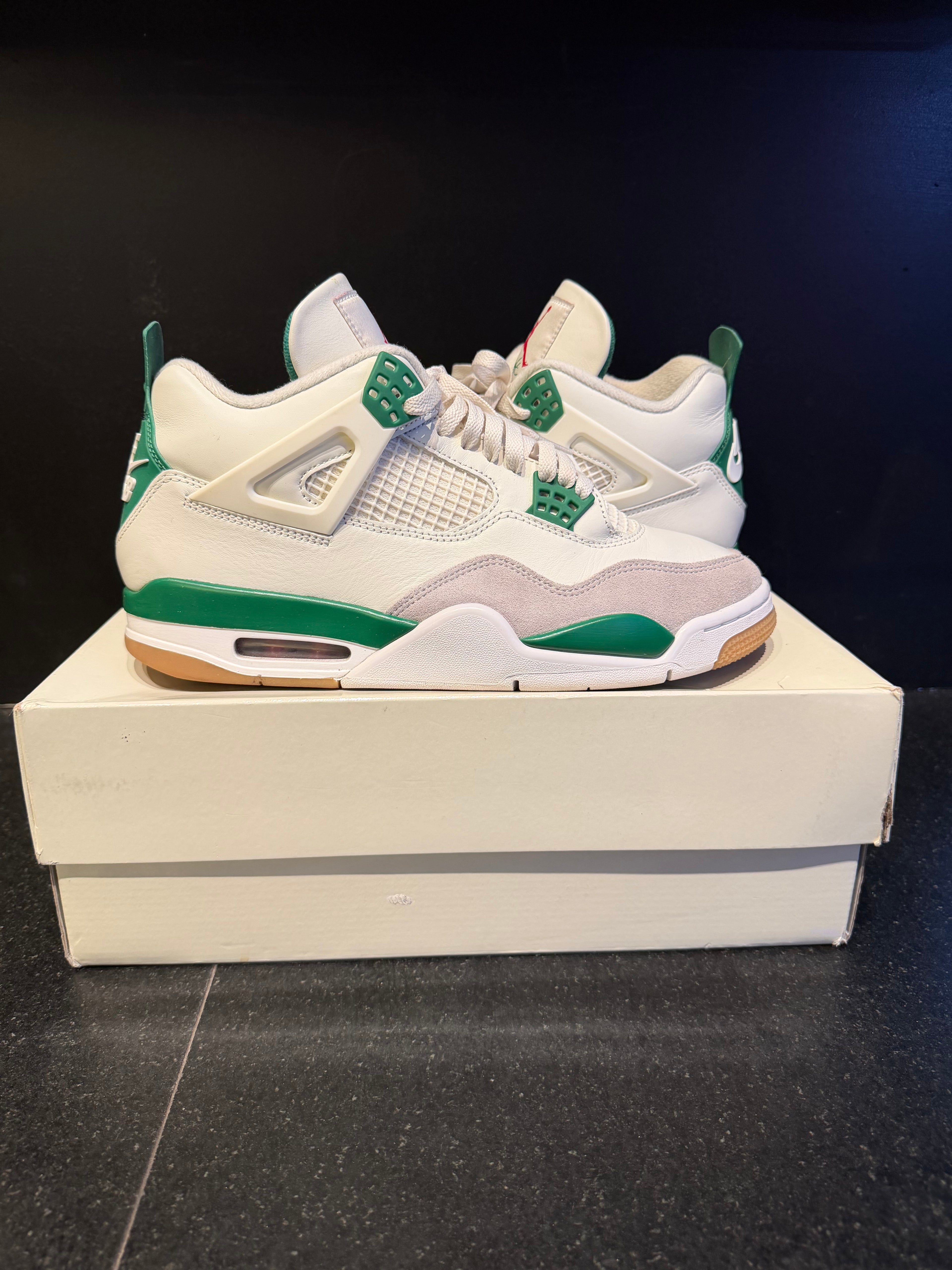Jordan 4 SB "Pine Green" Size 11 Preowned with box