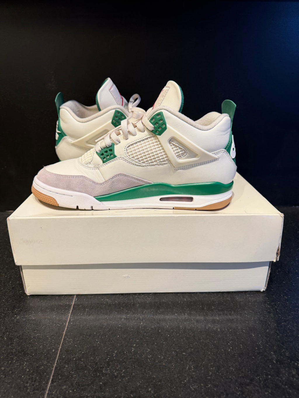 Jordan 4 SB "Pine Green" Size 11 Preowned with box