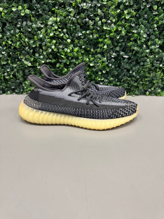 Yeezy 350 "Carbon" Size 9 Preowned