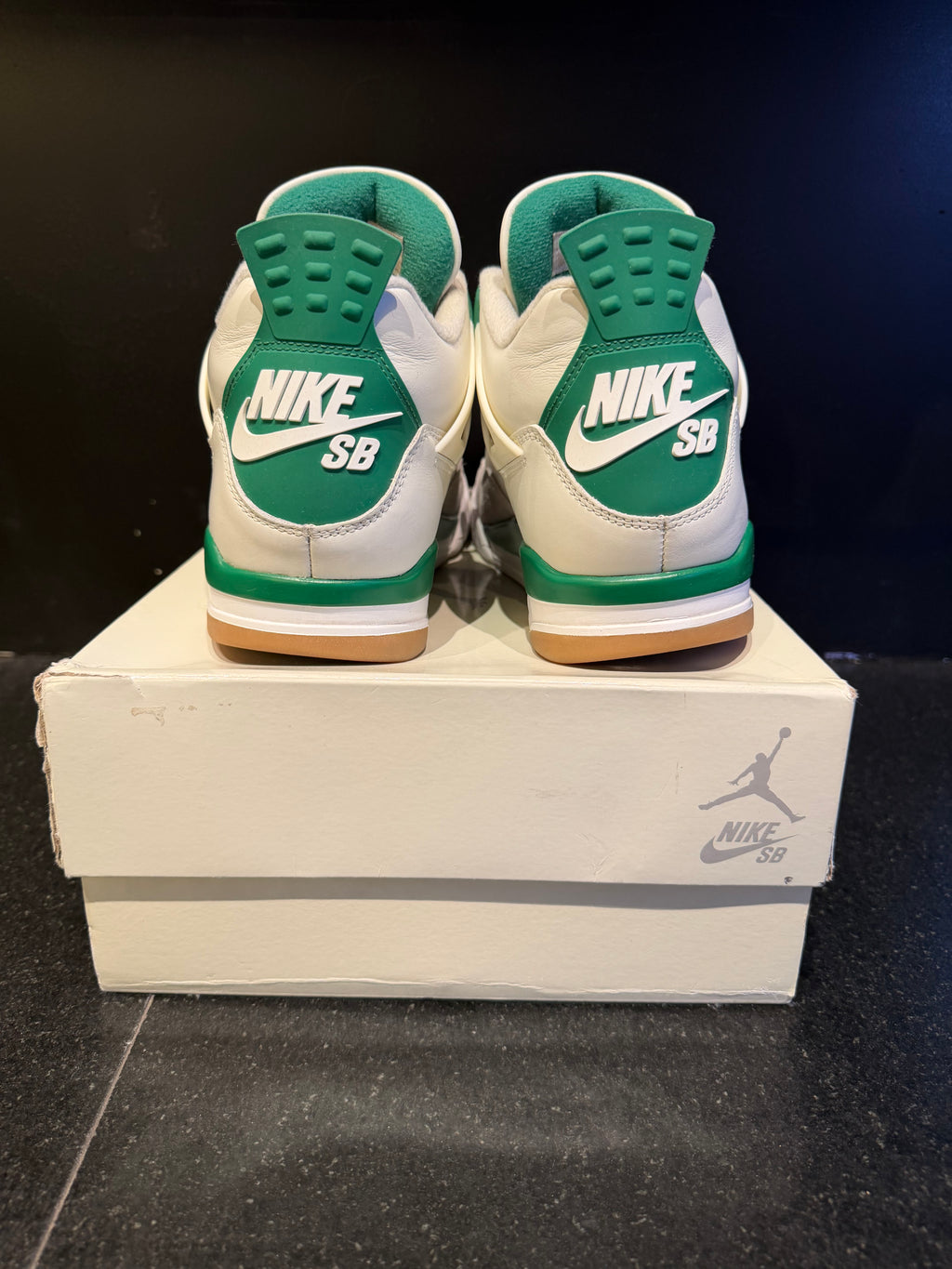 Jordan 4 SB "Pine Green" Size 11 Preowned with box