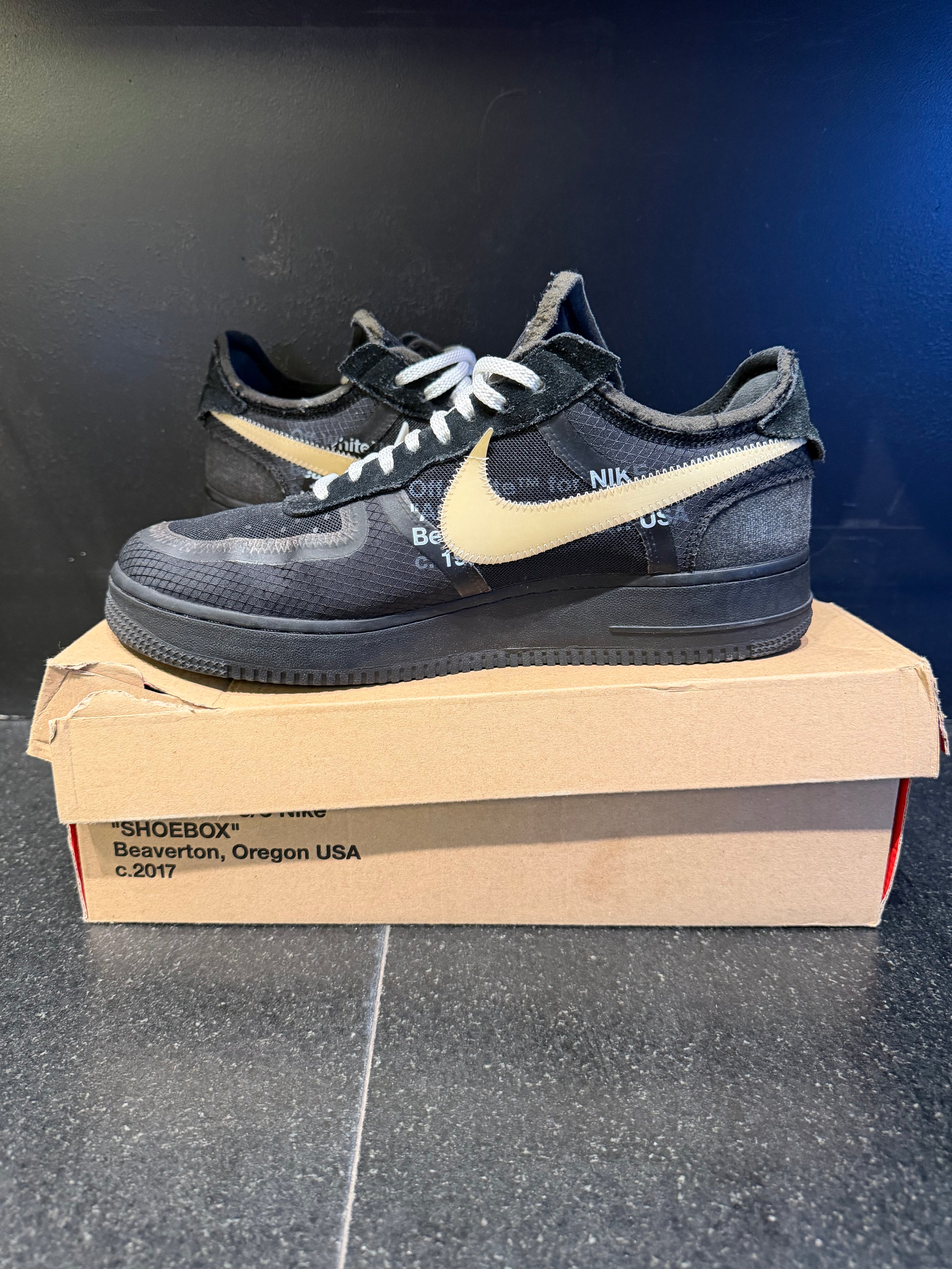 Off White x Nike Air Force 1 "Black" Preowned Size 10.5 OG All