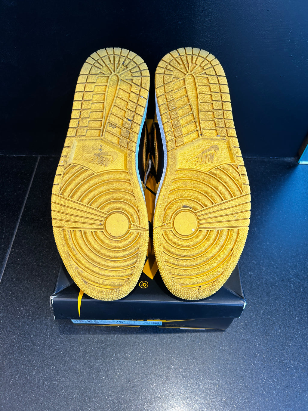 Jordan 1 High "Pollen" Preowned Size 9