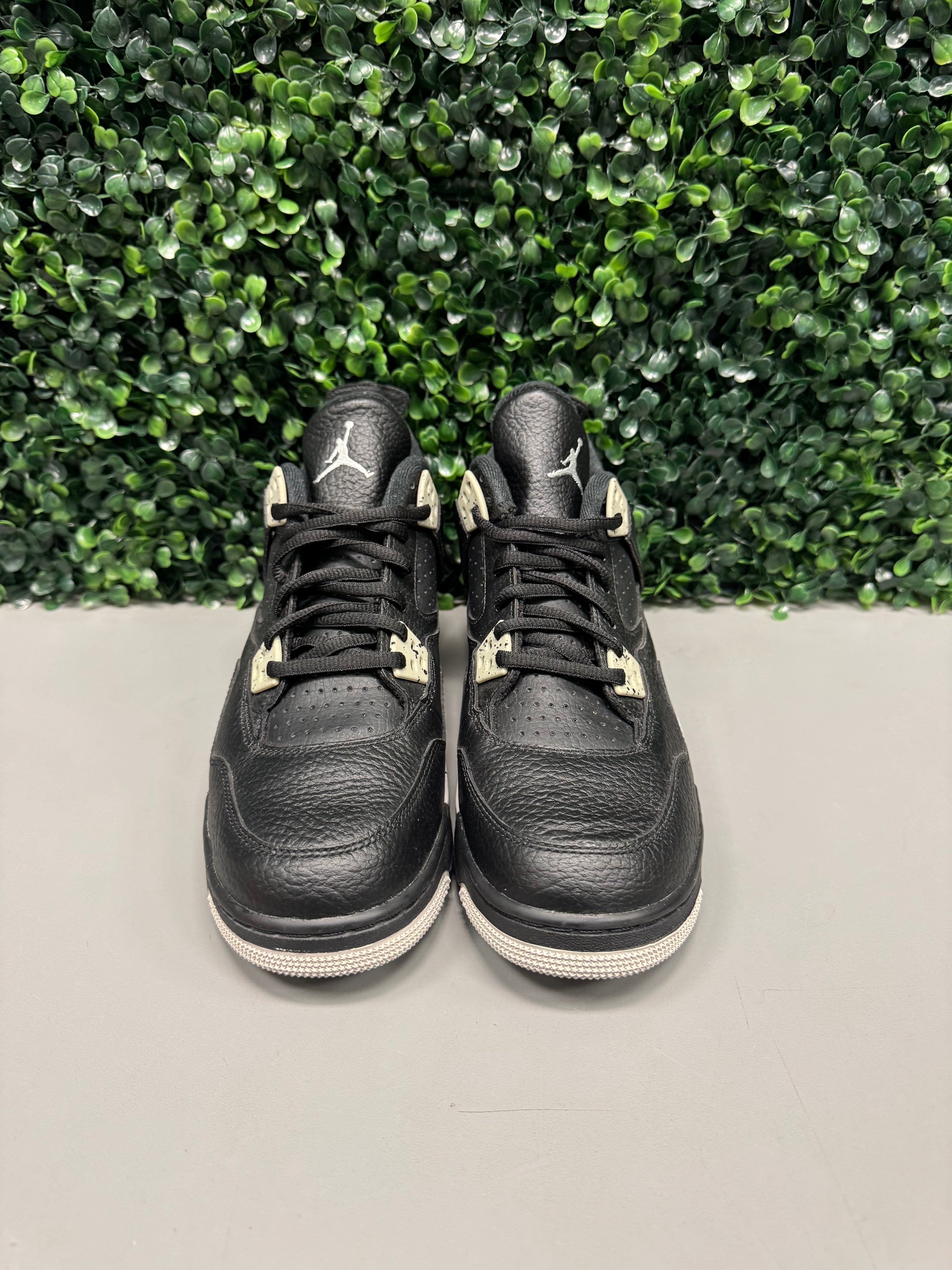 Jordan 4 "Black Oreo" Size 7Y Tried On