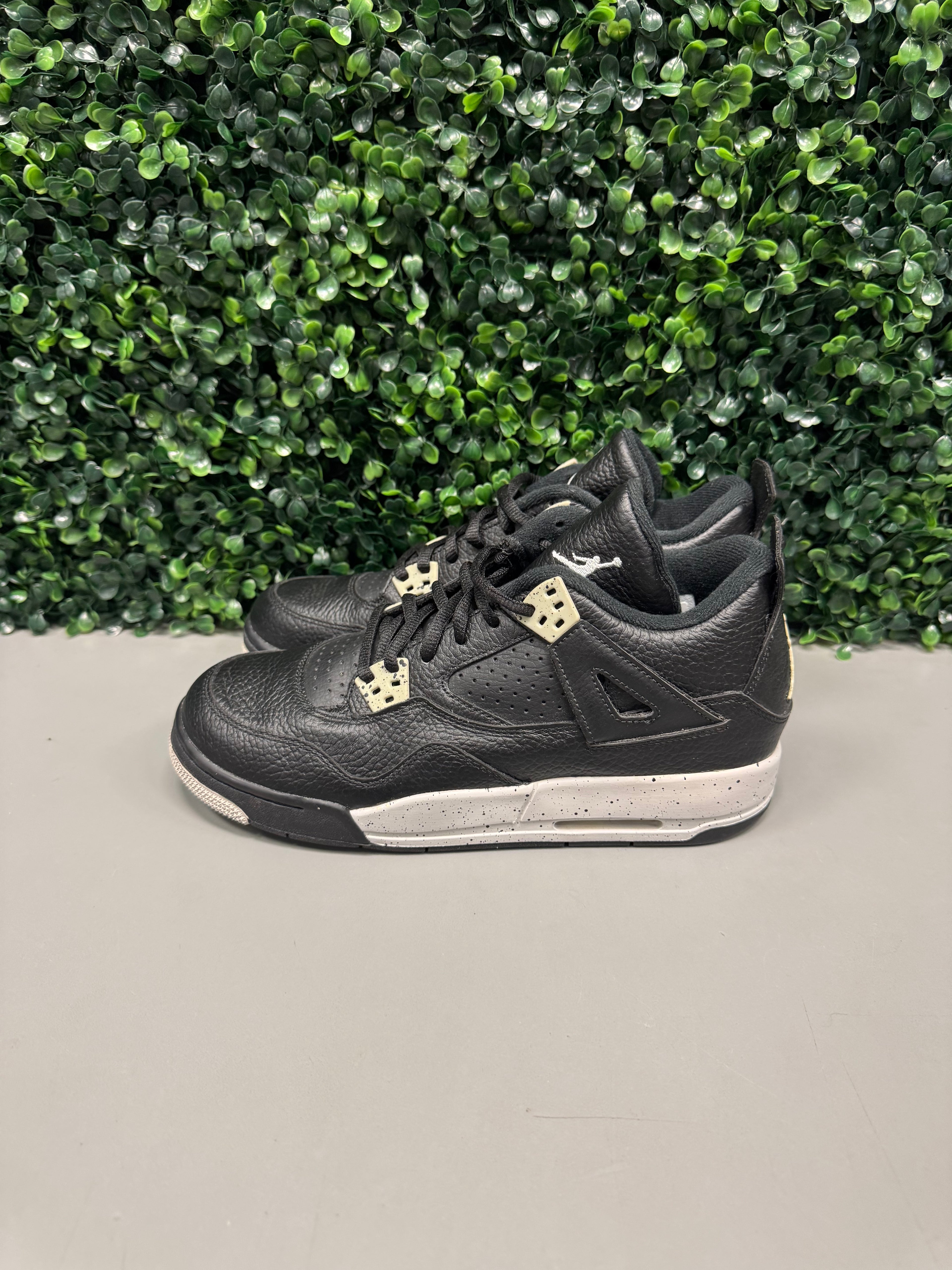 Jordan 4 "Black Oreo" Size 7Y Tried On