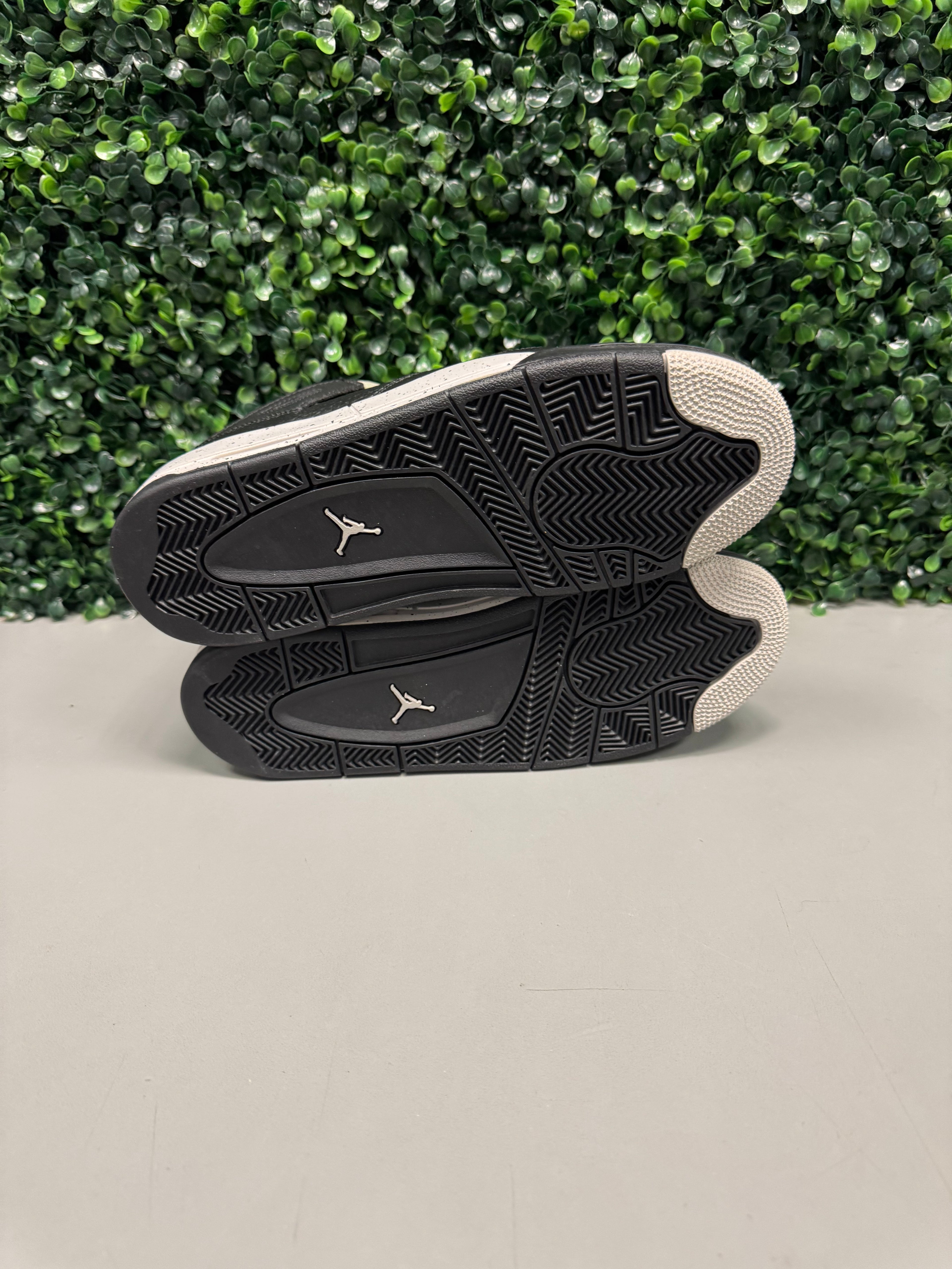 Jordan 4 "Black Oreo" Size 7Y Tried On