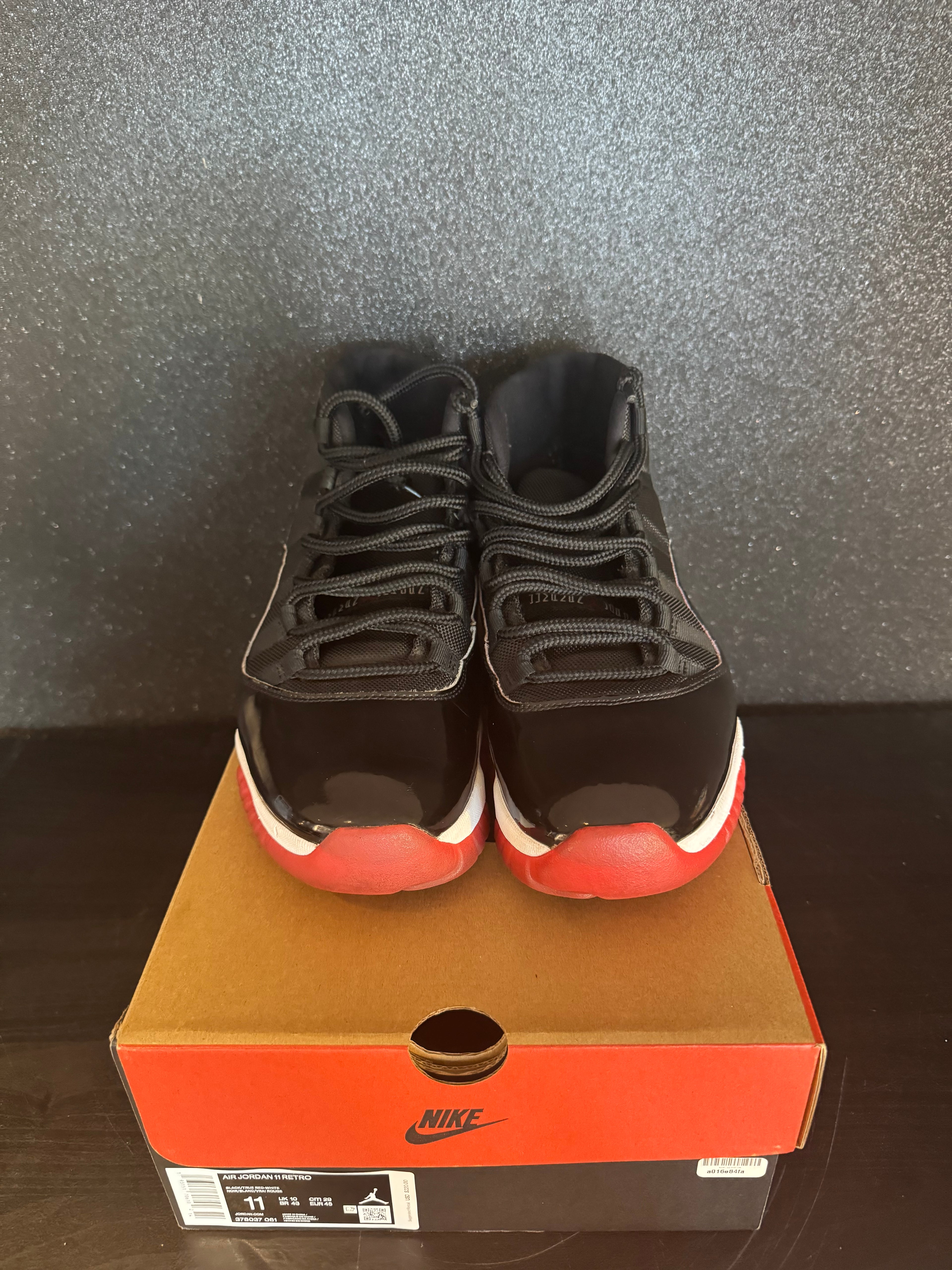 Jordan 11 ' Bred' Size 11 Preowned with box