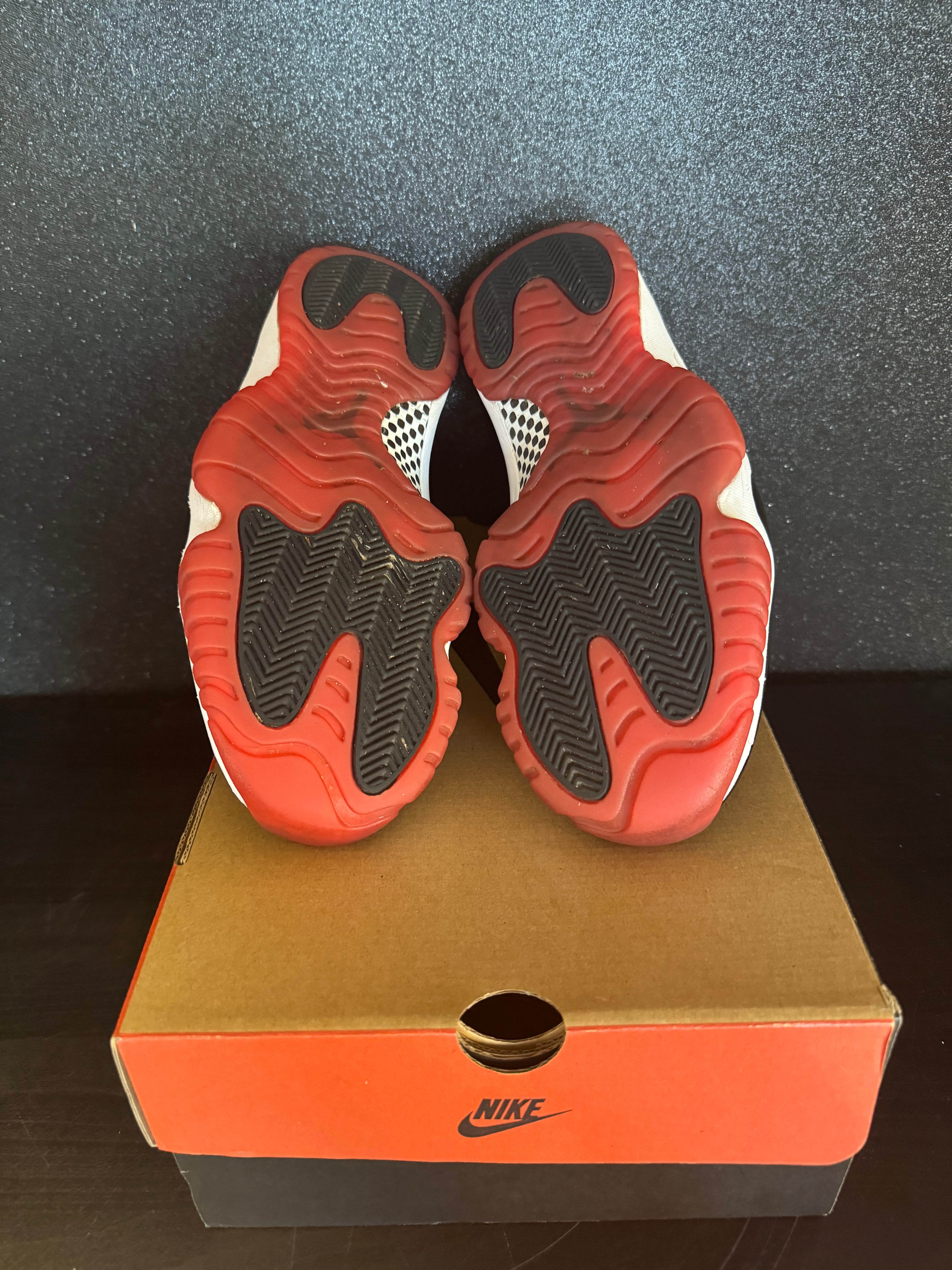 Jordan 11 ' Bred' Size 11 Preowned with box