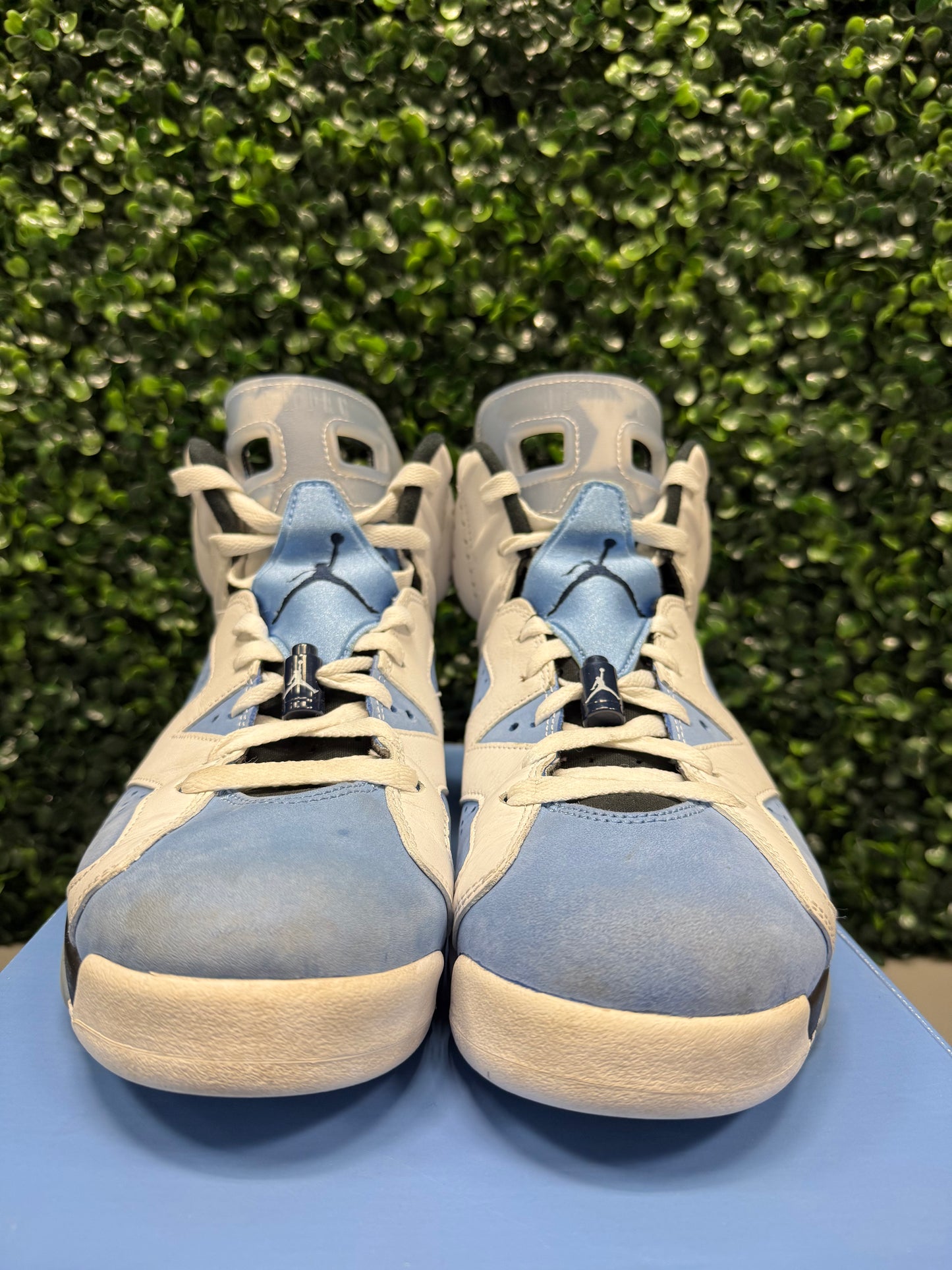 Jordan 6 "UNC" Size 10 Preowned