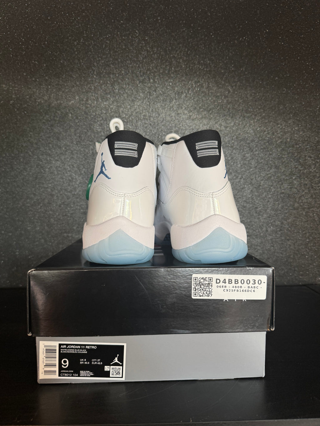 Jordan 11 'Legend Blue' Size 9 Preowned with box