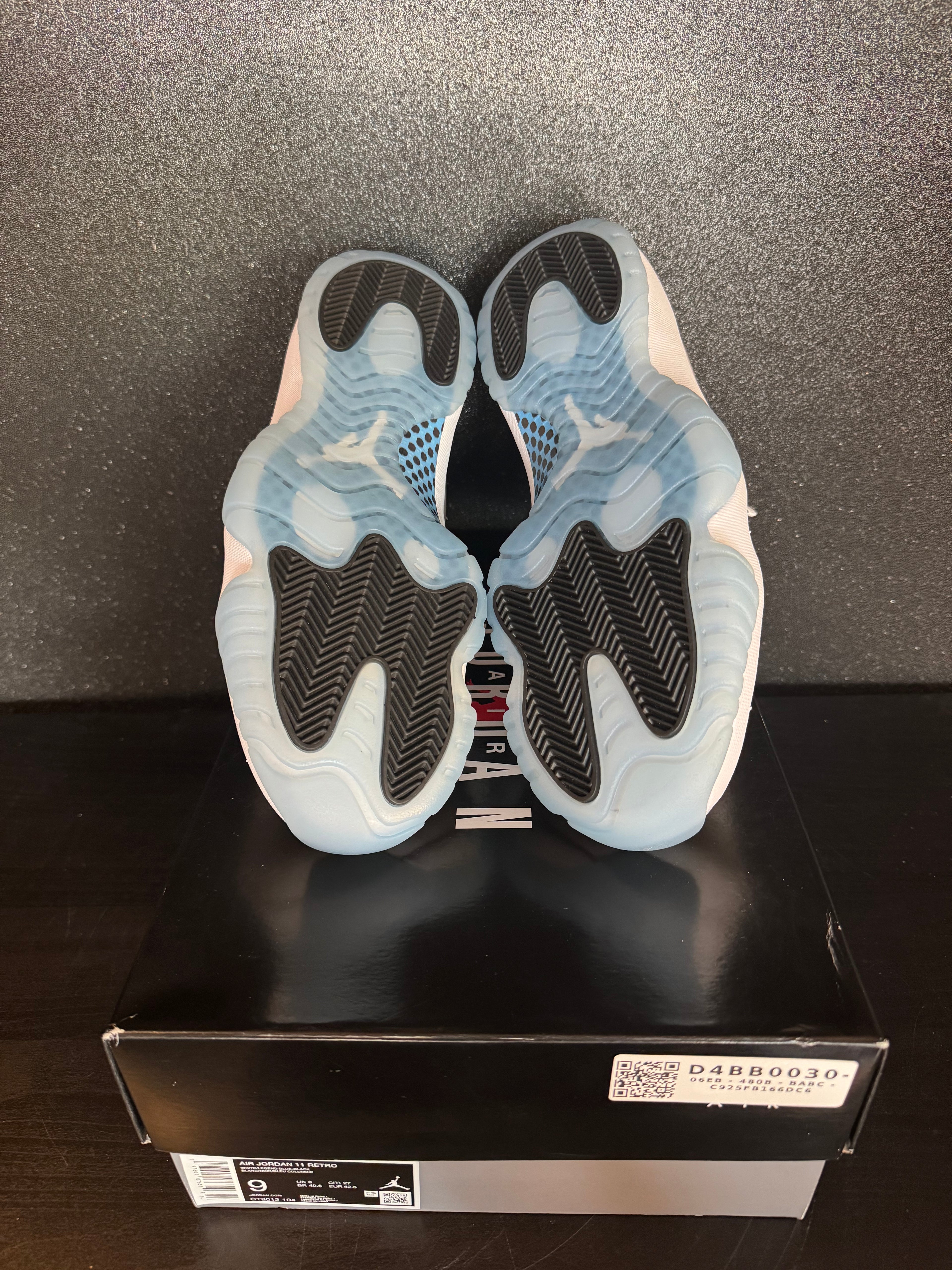 Jordan 11 'Legend Blue' Size 9 Preowned with box