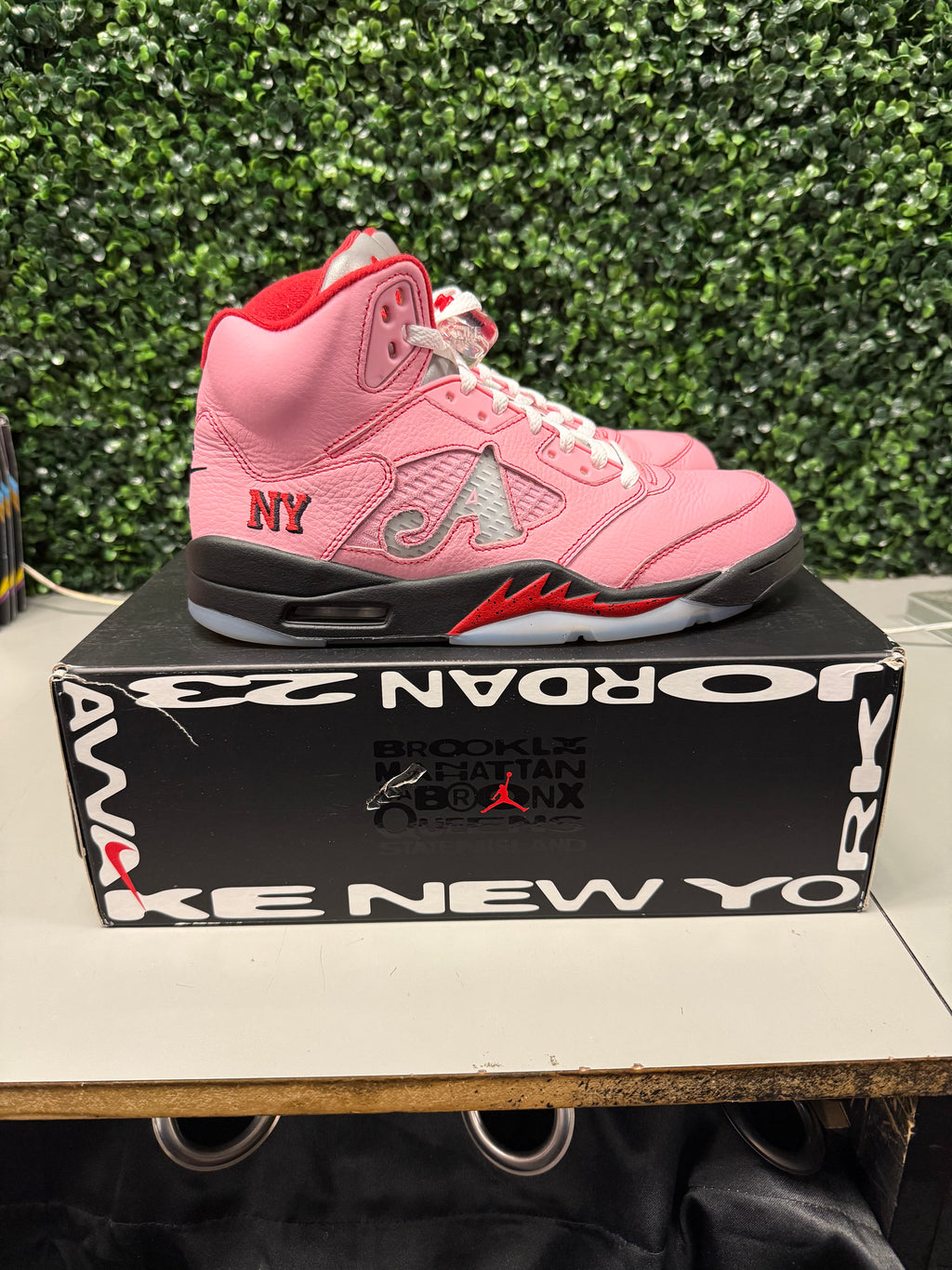 Jordan 5 Retro "Awake NY" Arctic Pink Size 9.5 Preowned