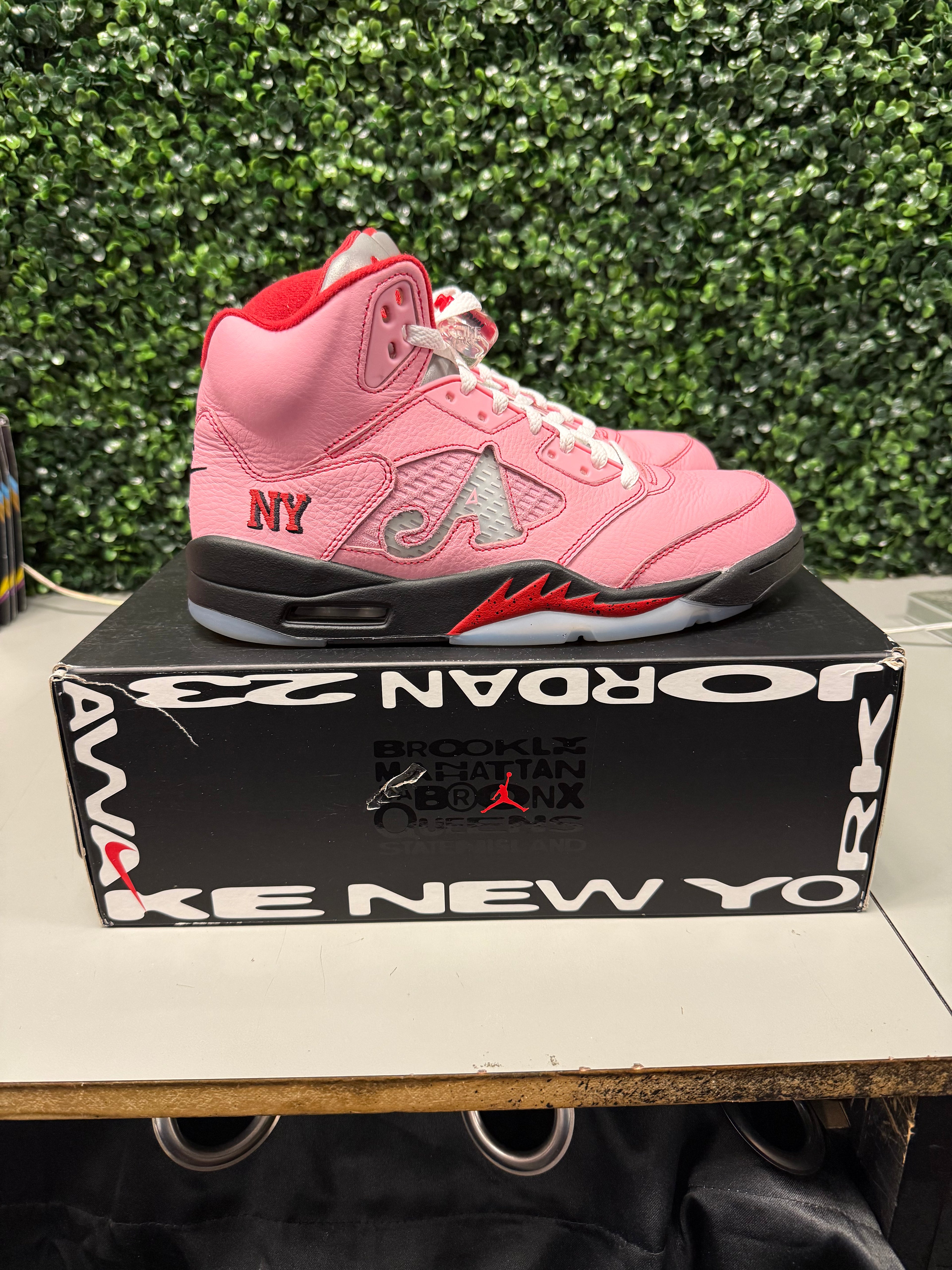 Jordan 5 Retro "Awake NY" Arctic Pink Size 9.5 Preowned