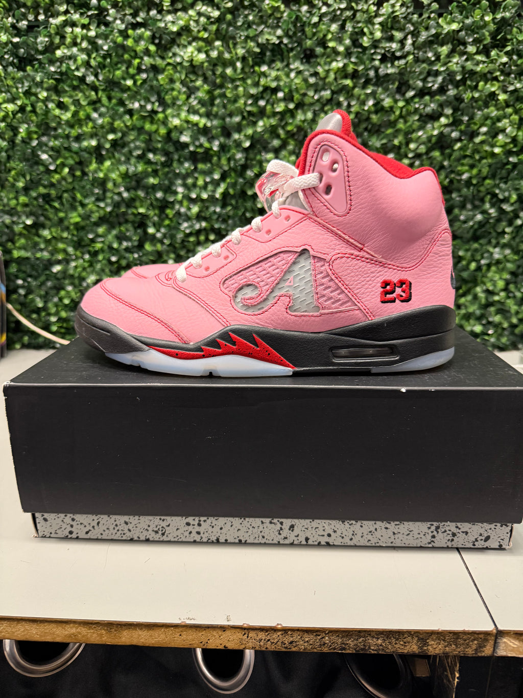 Jordan 5 Retro "Awake NY" Arctic Pink Size 9.5 Preowned