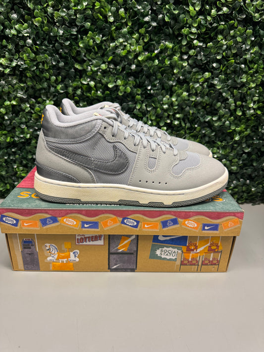 Nike Mac Attack ”Social Status” Size 10 Preowned