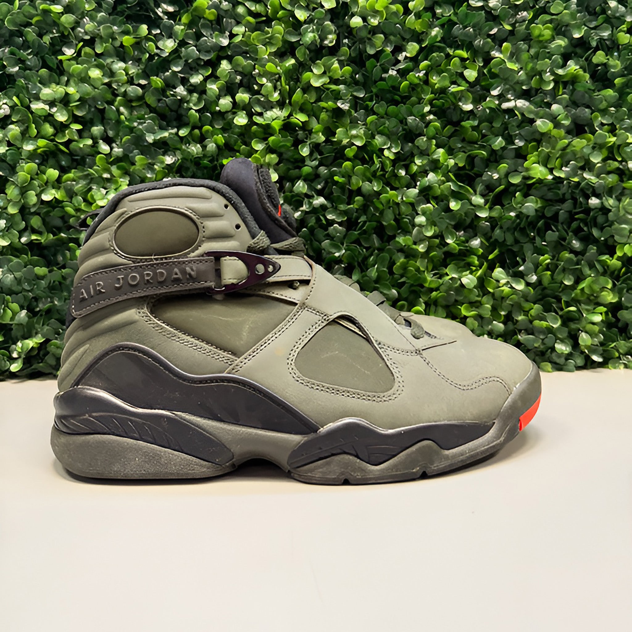 Jordan 8 Retro "Take Flight Undefeated" Size 8 Preowned