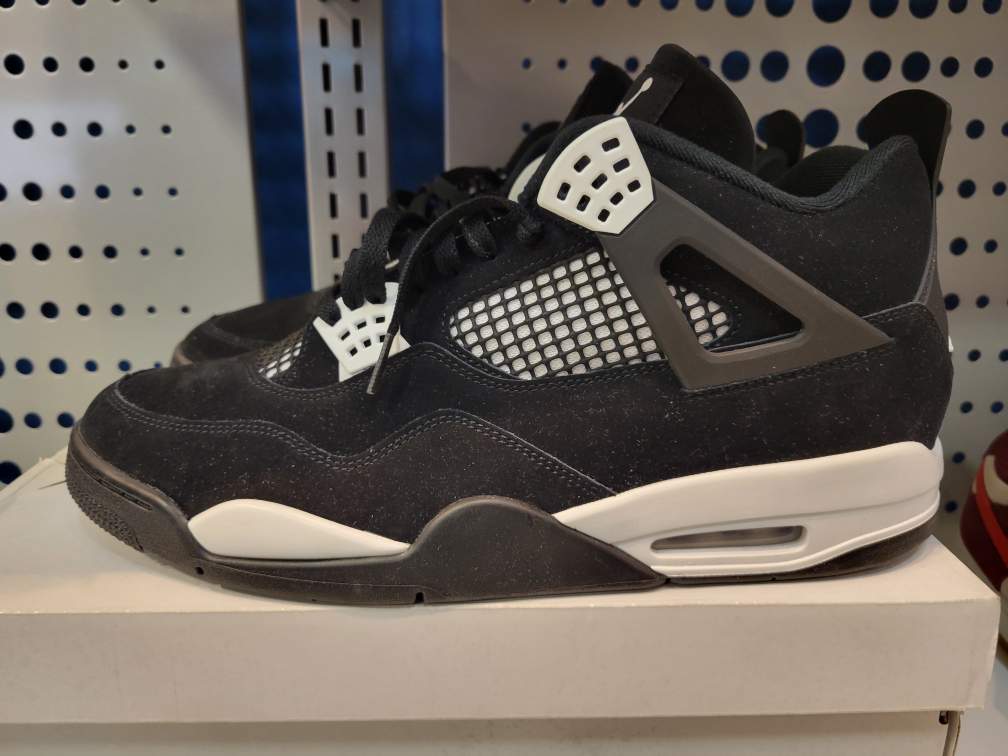 Jordan 4 "white thunder" size 14 preowned