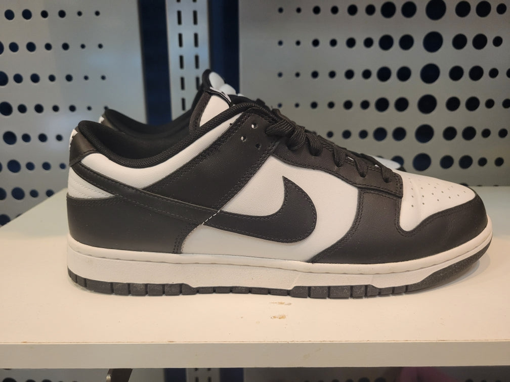 Dunk Low "Panda" Size 11 preowned