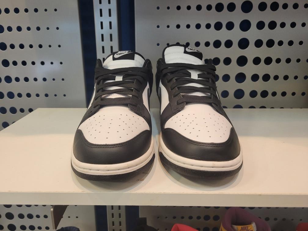 Dunk Low "Panda" Size 11 preowned