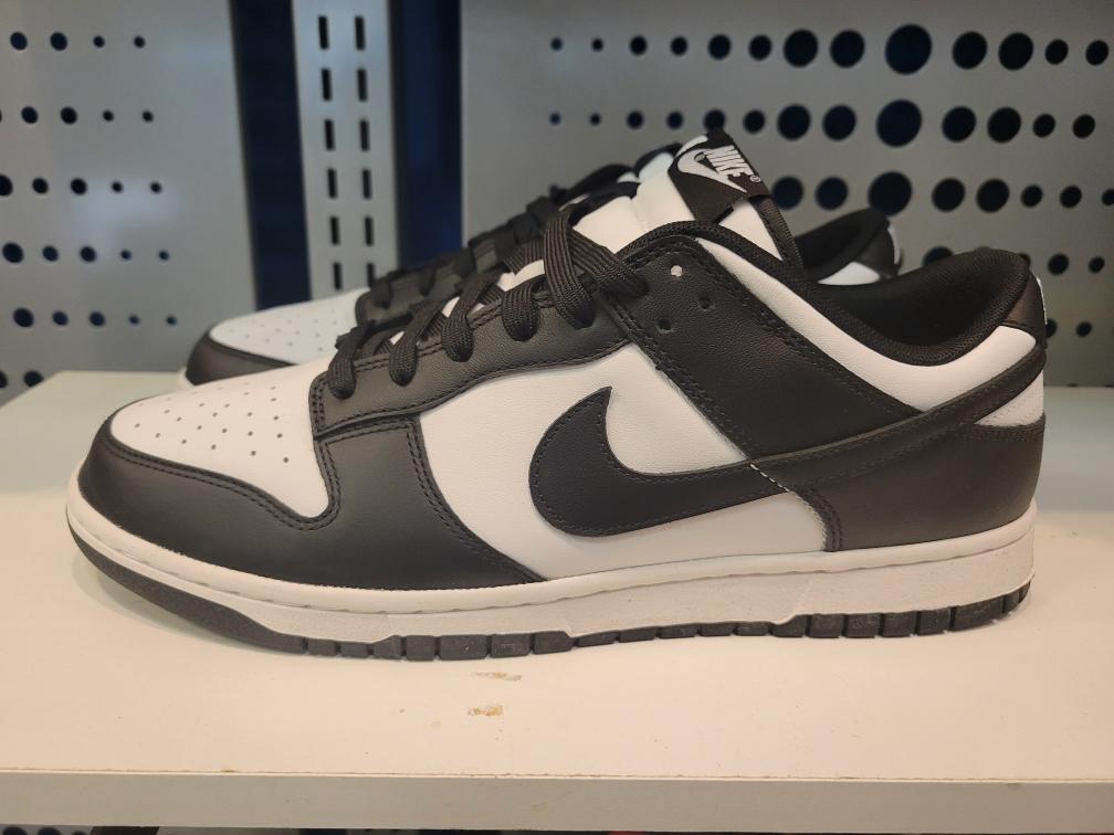 Dunk Low "Panda" Size 11 preowned