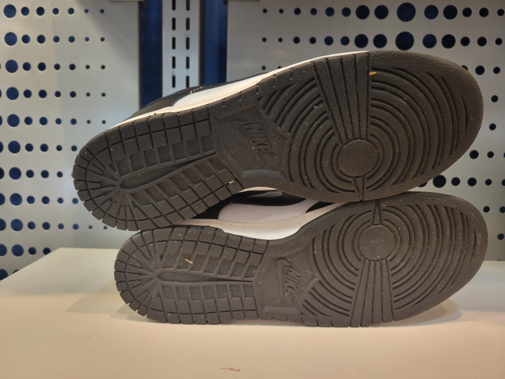 Dunk Low "Panda" Size 11 preowned