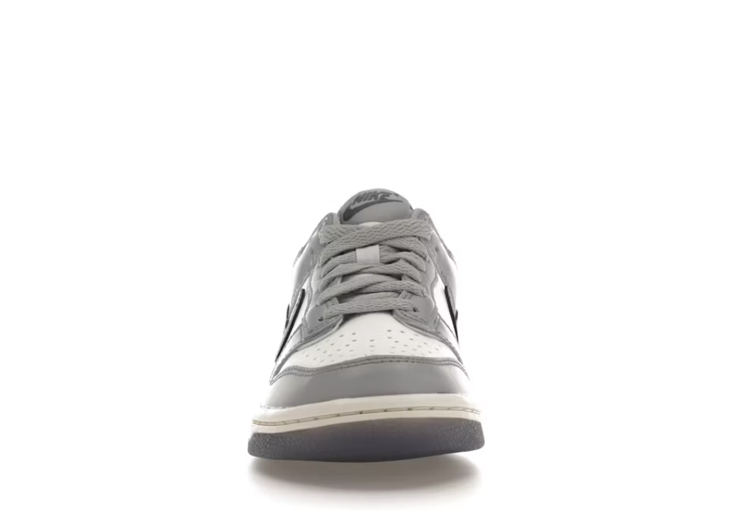 Nike Dunk Low “Platinum Tint Light Carbon" (GS)