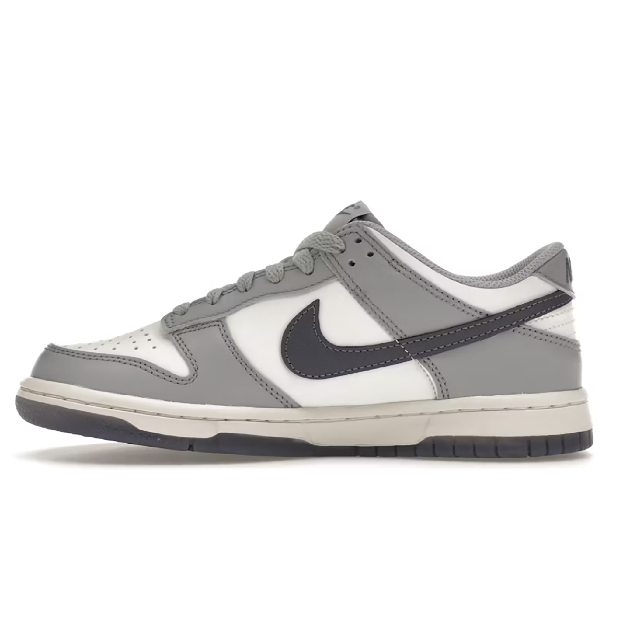 Nike Dunk Low “Platinum Tint Light Carbon" (GS)